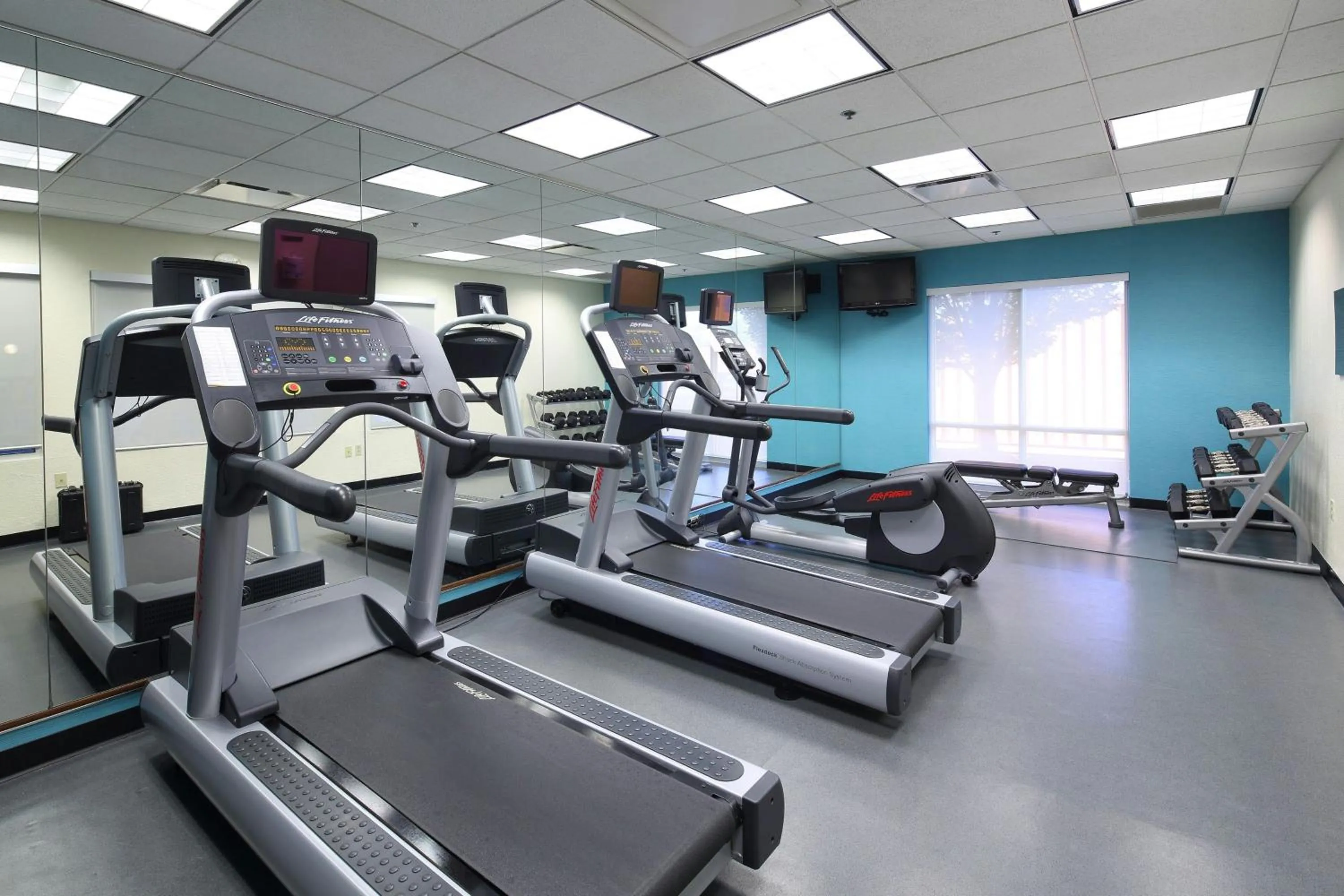 Fitness centre/facilities in Fairfield Inn & Suites by Marriott Newark Liberty International Airport