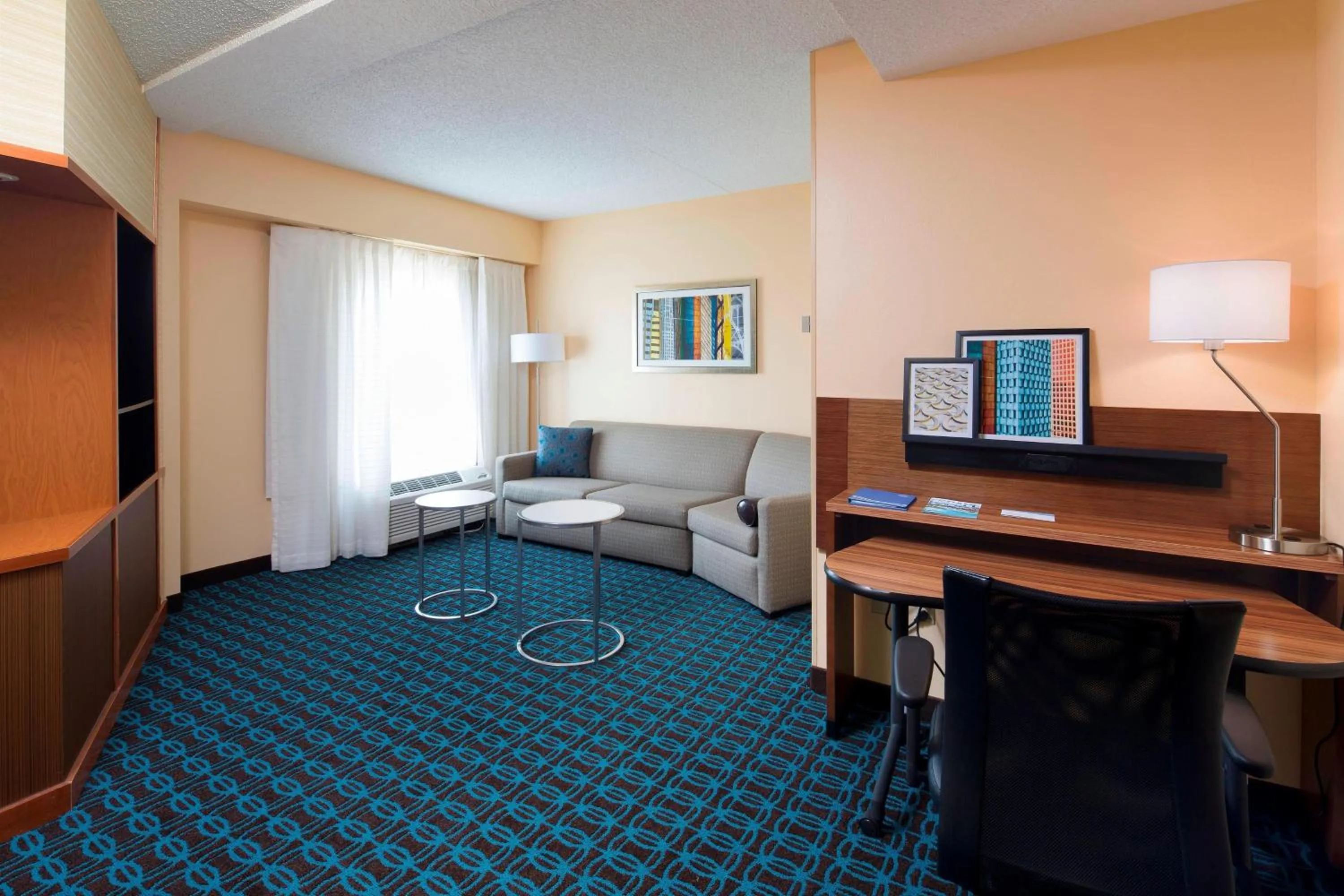 Bedroom in Fairfield Inn & Suites by Marriott Newark Liberty International Airport