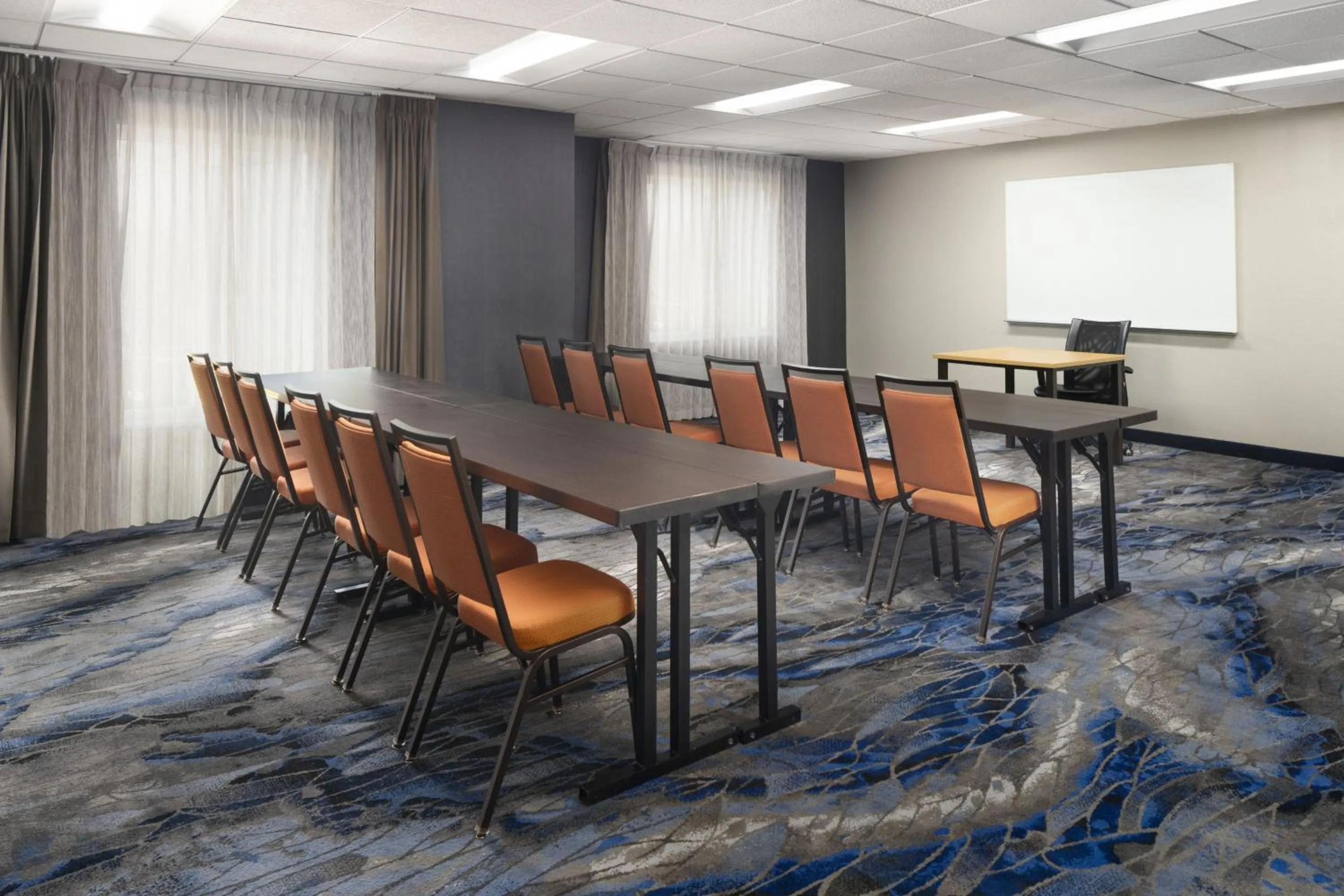 Meeting/conference room in Fairfield Inn & Suites by Marriott Newark Liberty International Airport