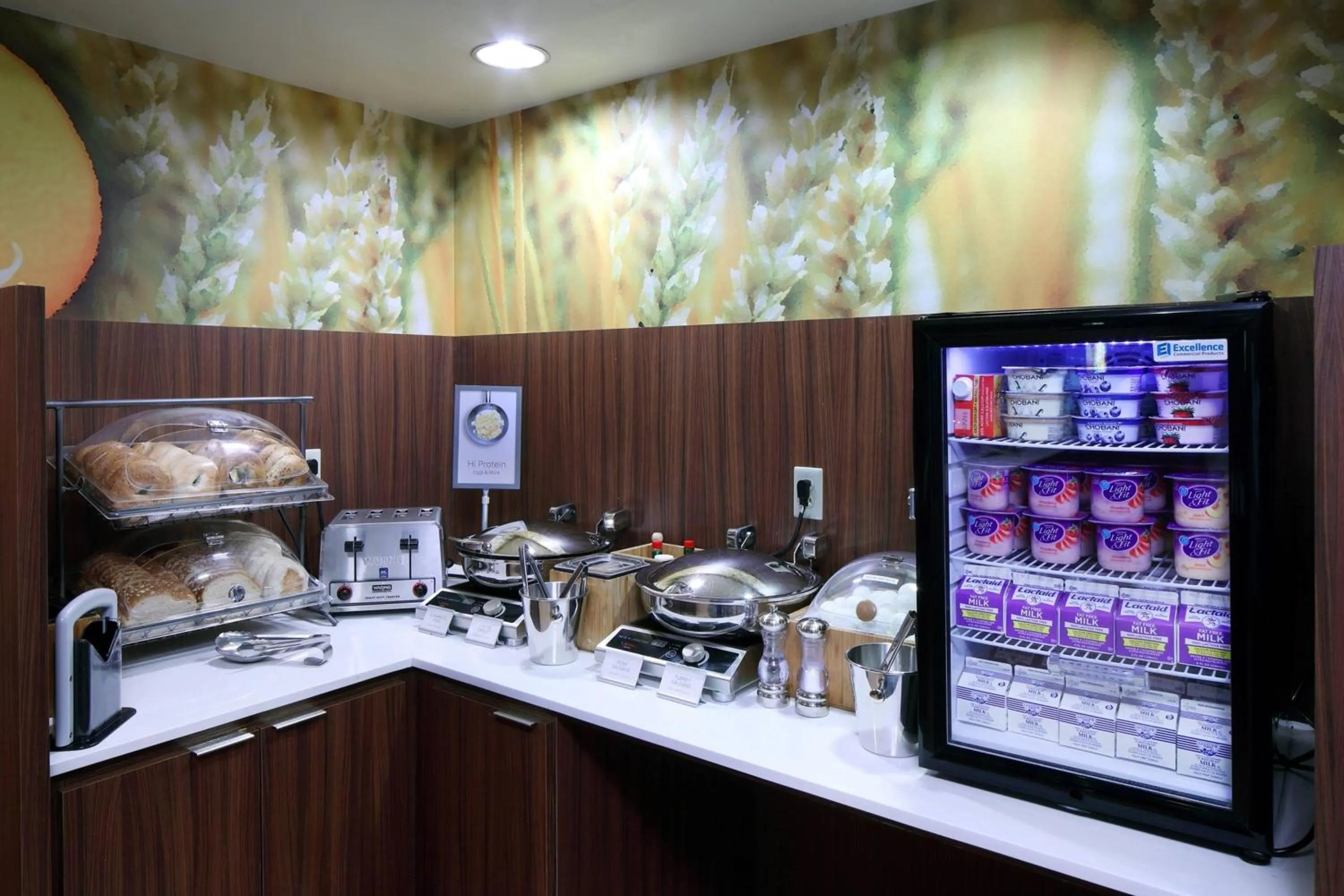 Breakfast in Fairfield Inn & Suites by Marriott Newark Liberty International Airport