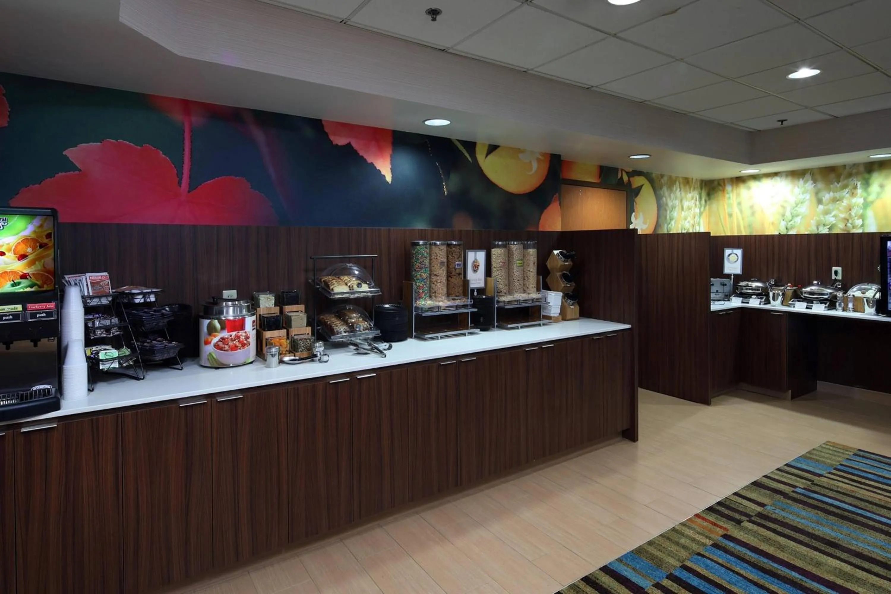 Breakfast in Fairfield Inn & Suites by Marriott Newark Liberty International Airport