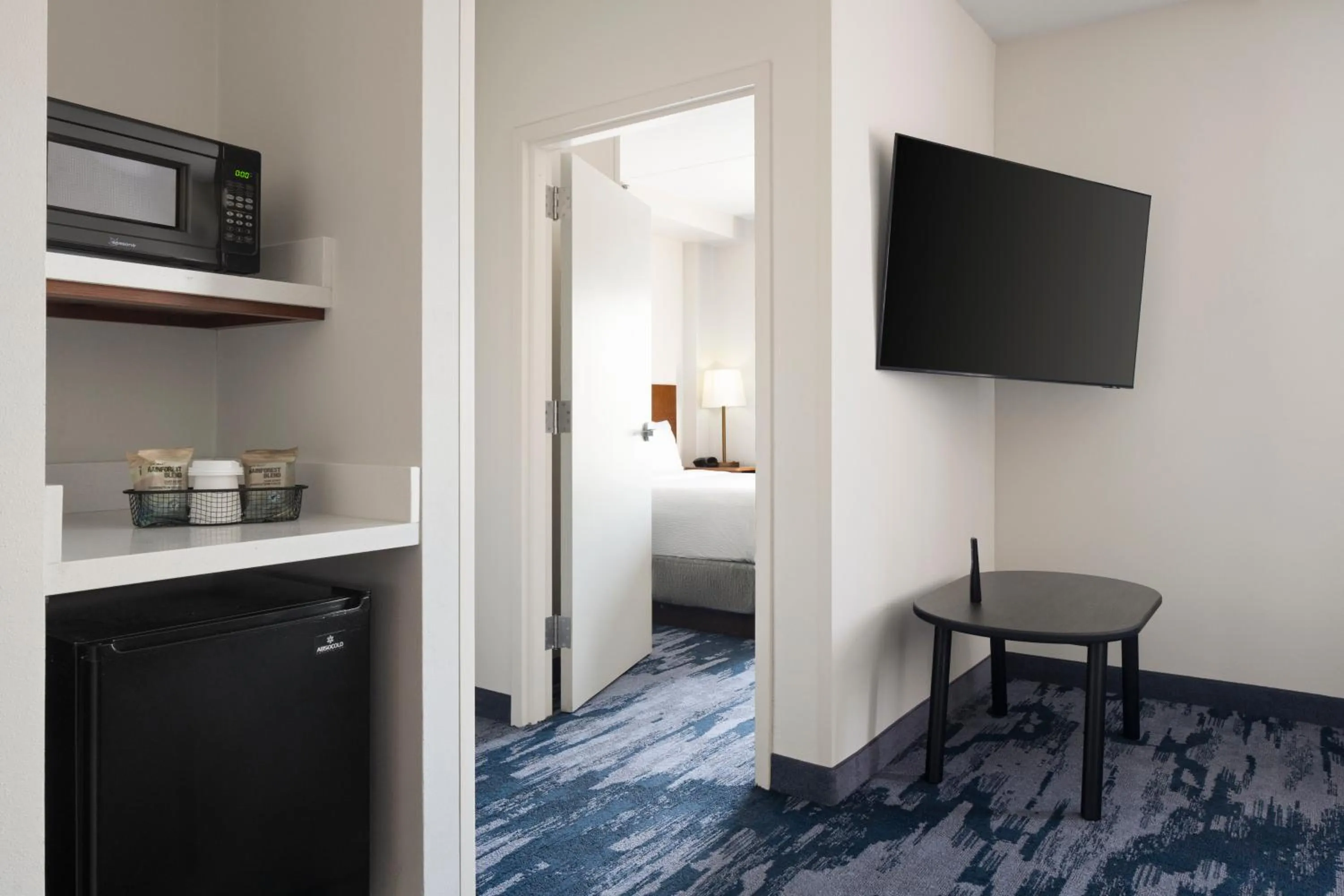 Bedroom, Bed in Fairfield Inn & Suites by Marriott Newark Liberty International Airport