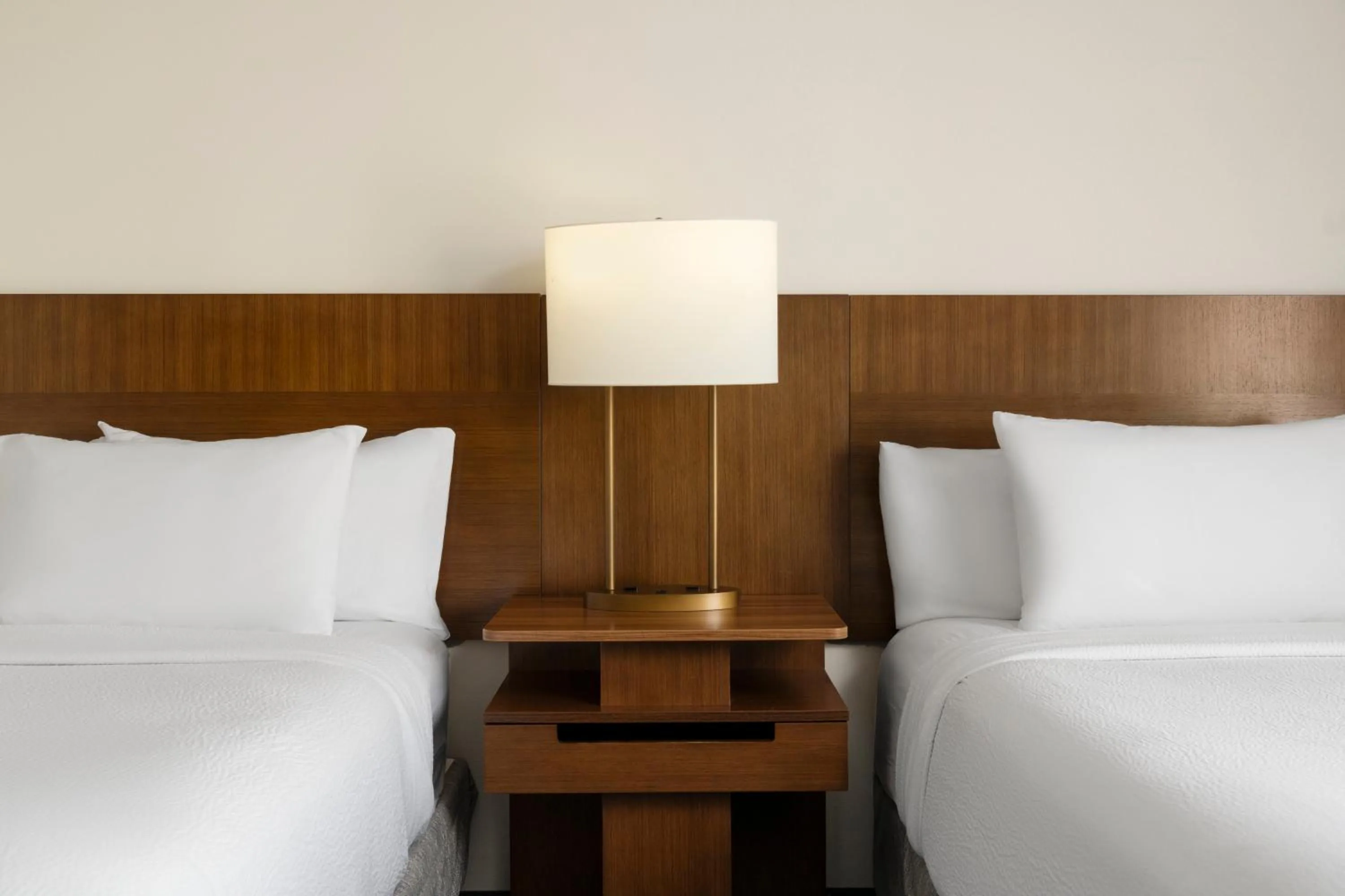 Bedroom, Bed in Fairfield Inn & Suites by Marriott Newark Liberty International Airport