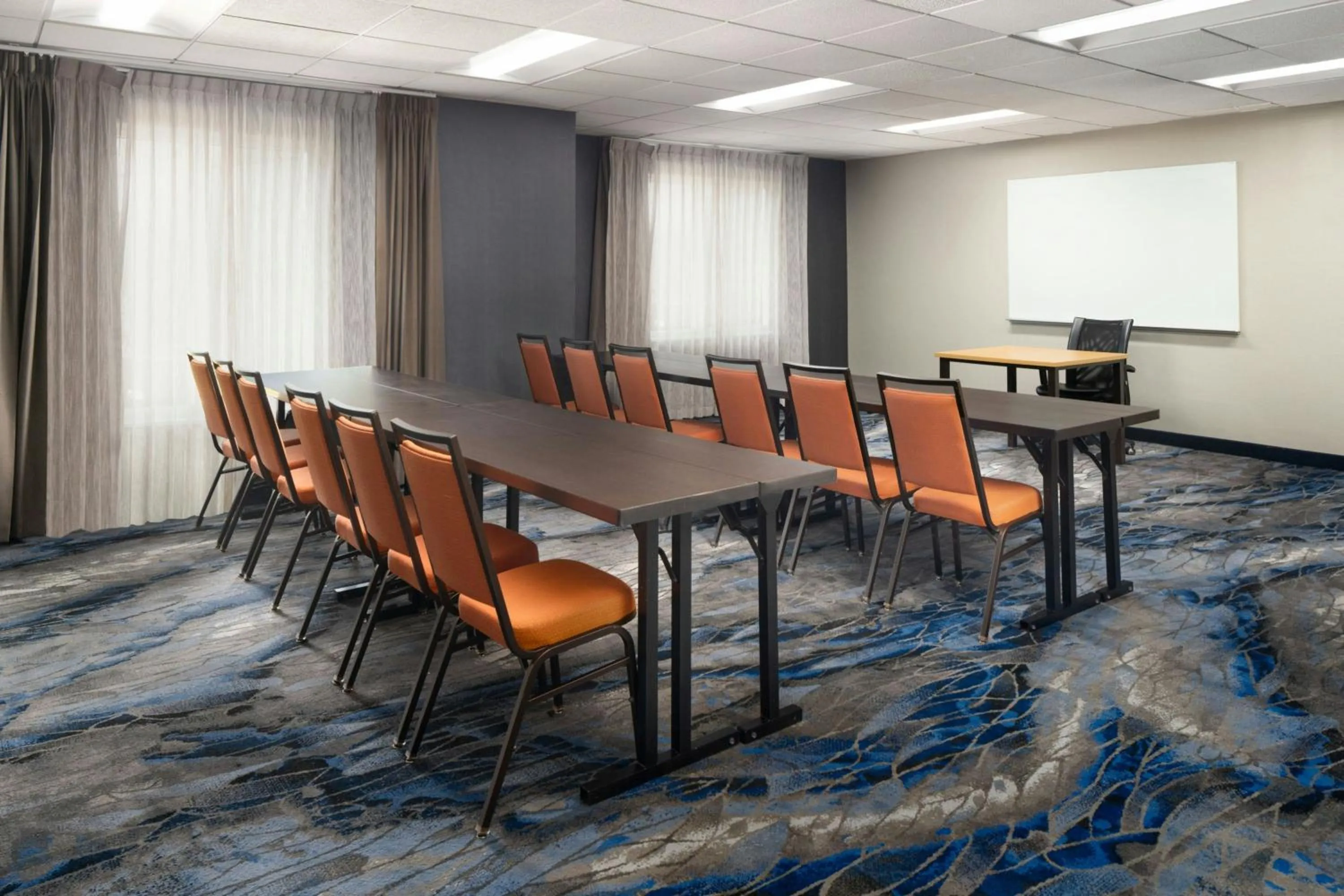 Meeting/conference room in Fairfield Inn & Suites by Marriott Newark Liberty International Airport