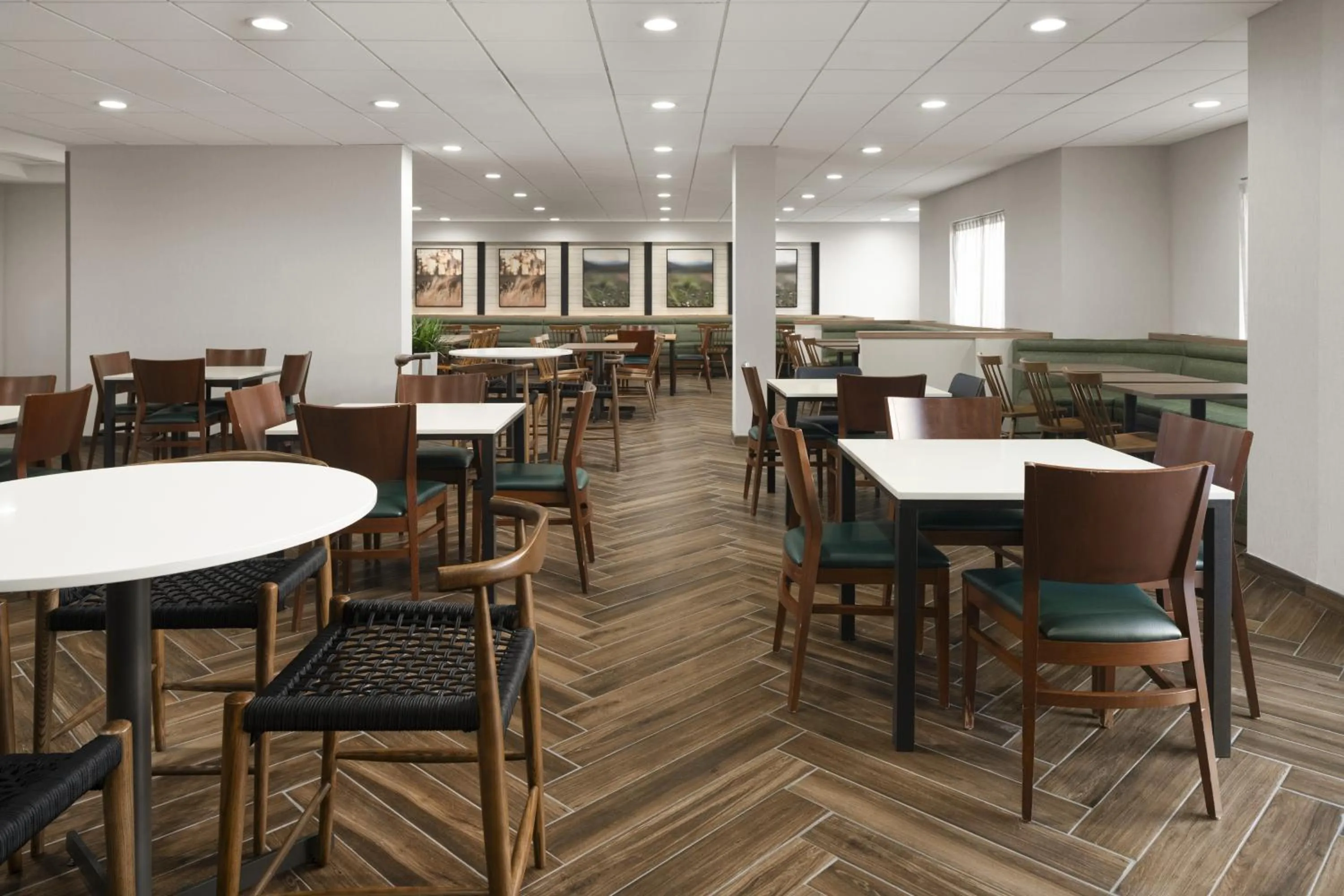 Breakfast in Fairfield Inn & Suites by Marriott Newark Liberty International Airport