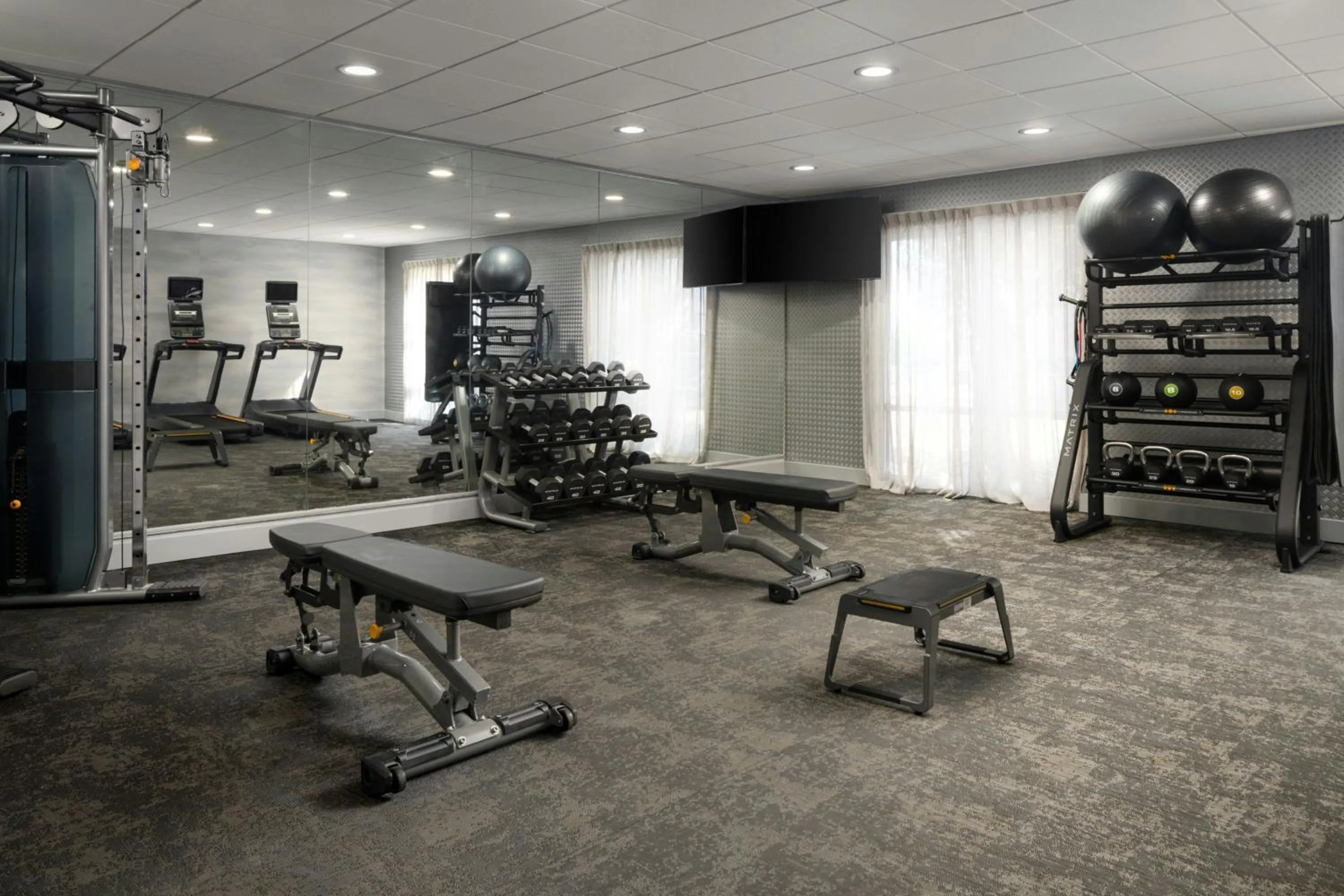 Fitness centre/facilities in Fairfield Inn & Suites by Marriott Newark Liberty International Airport