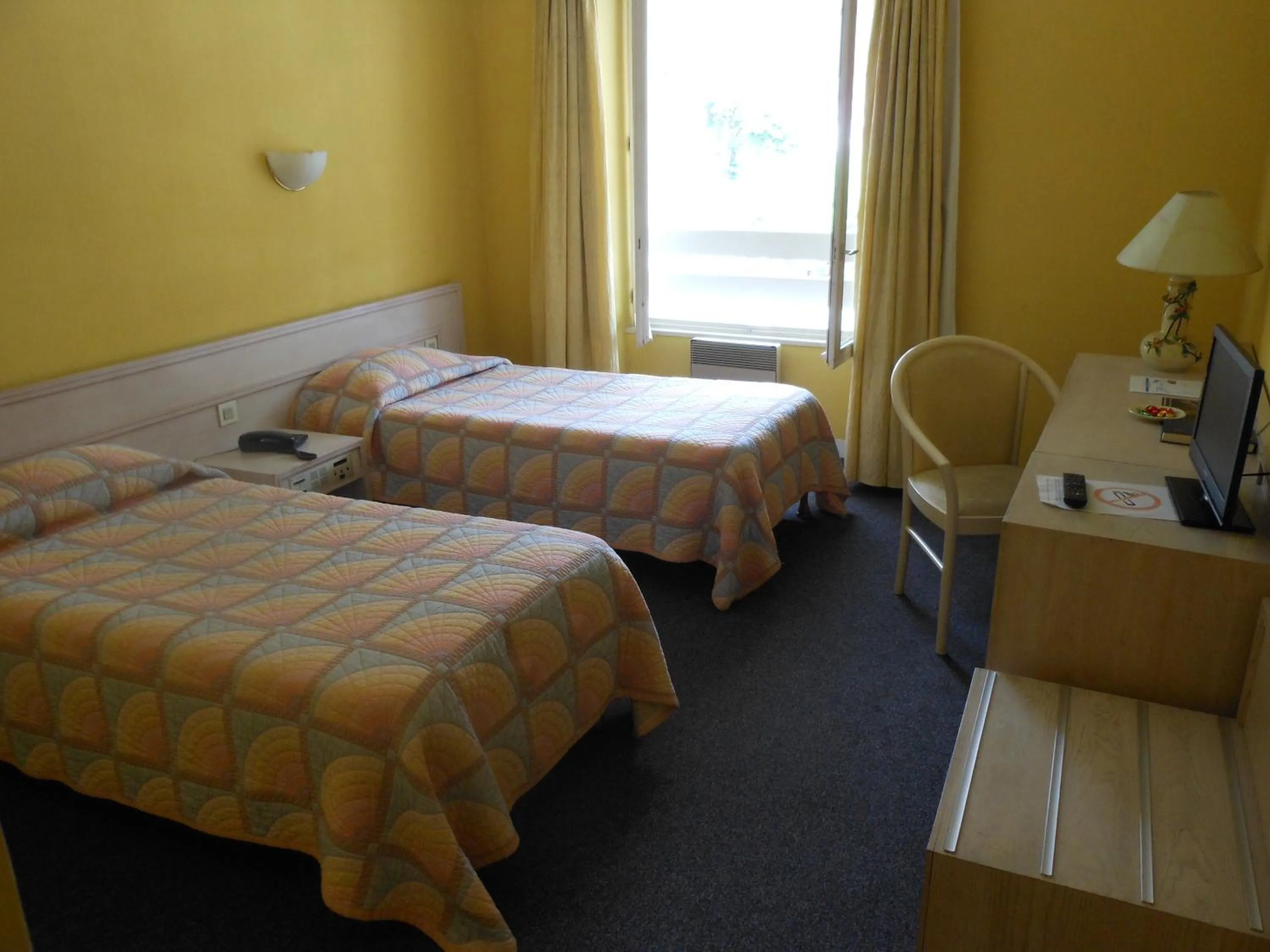 Bedroom, Bed in Le Central