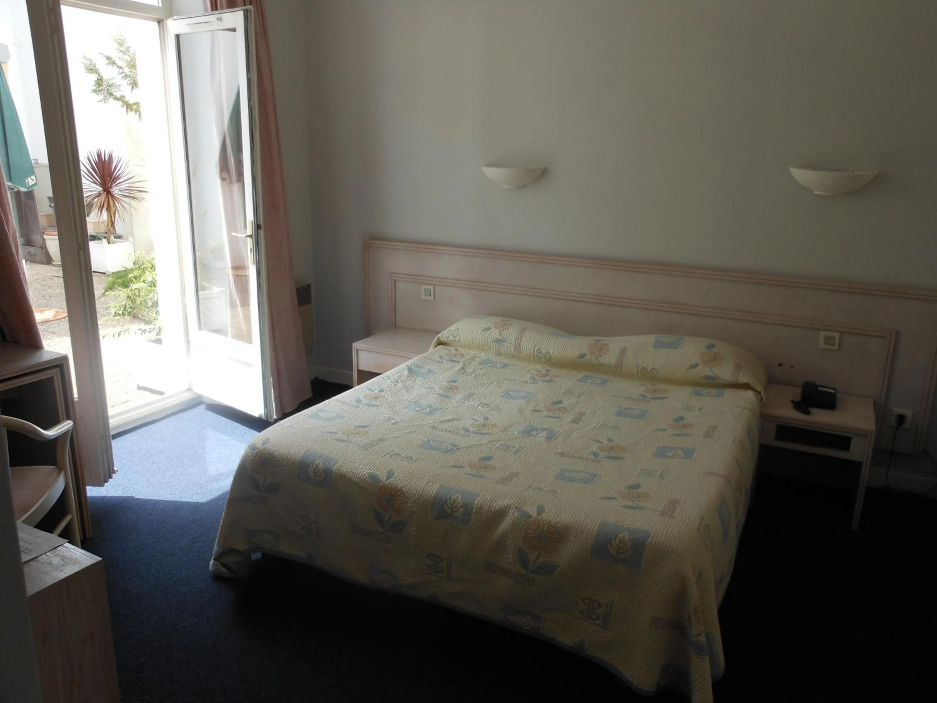 Bedroom, Bed in Le Central