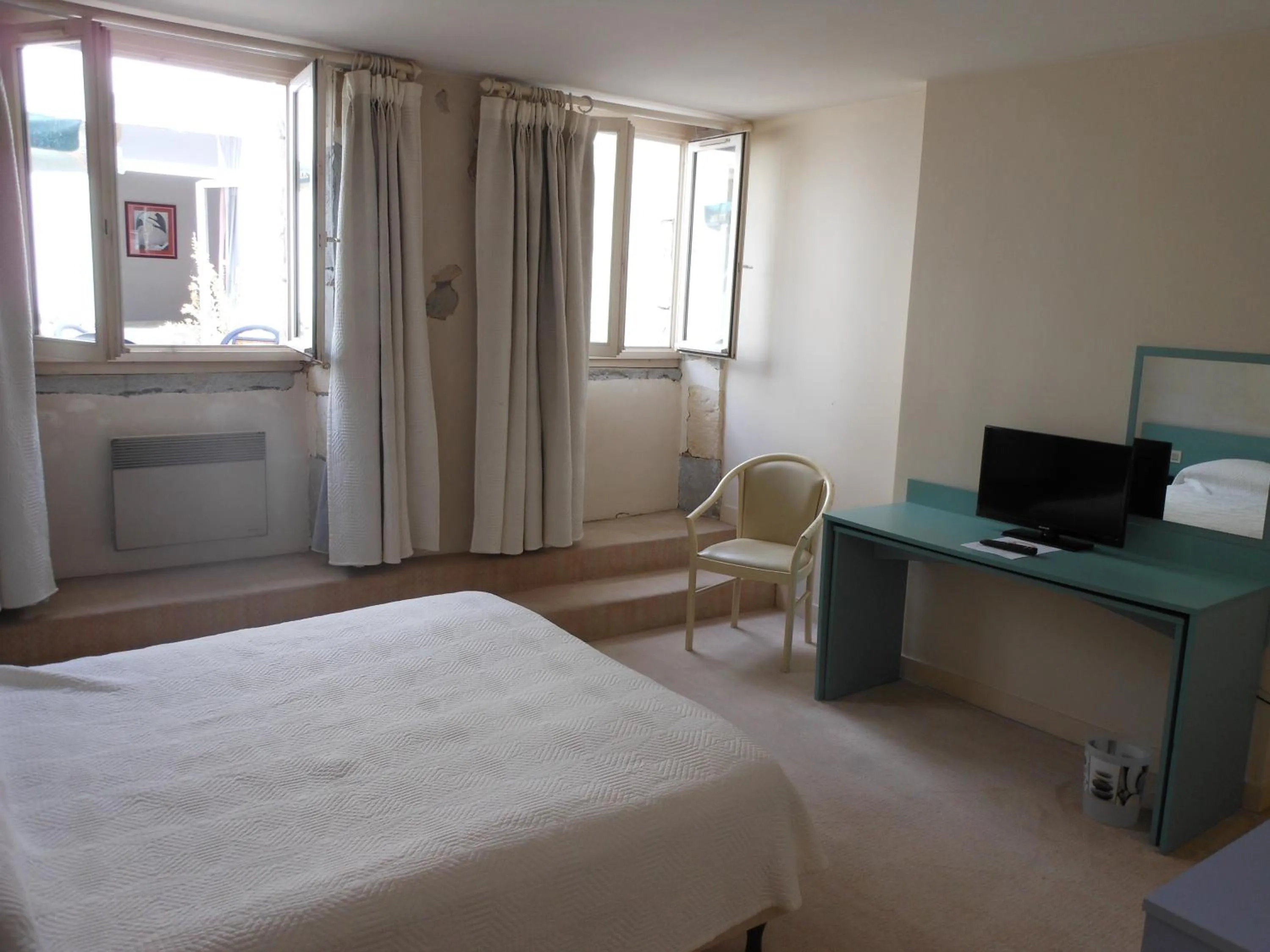 Bedroom, Bed in Le Central