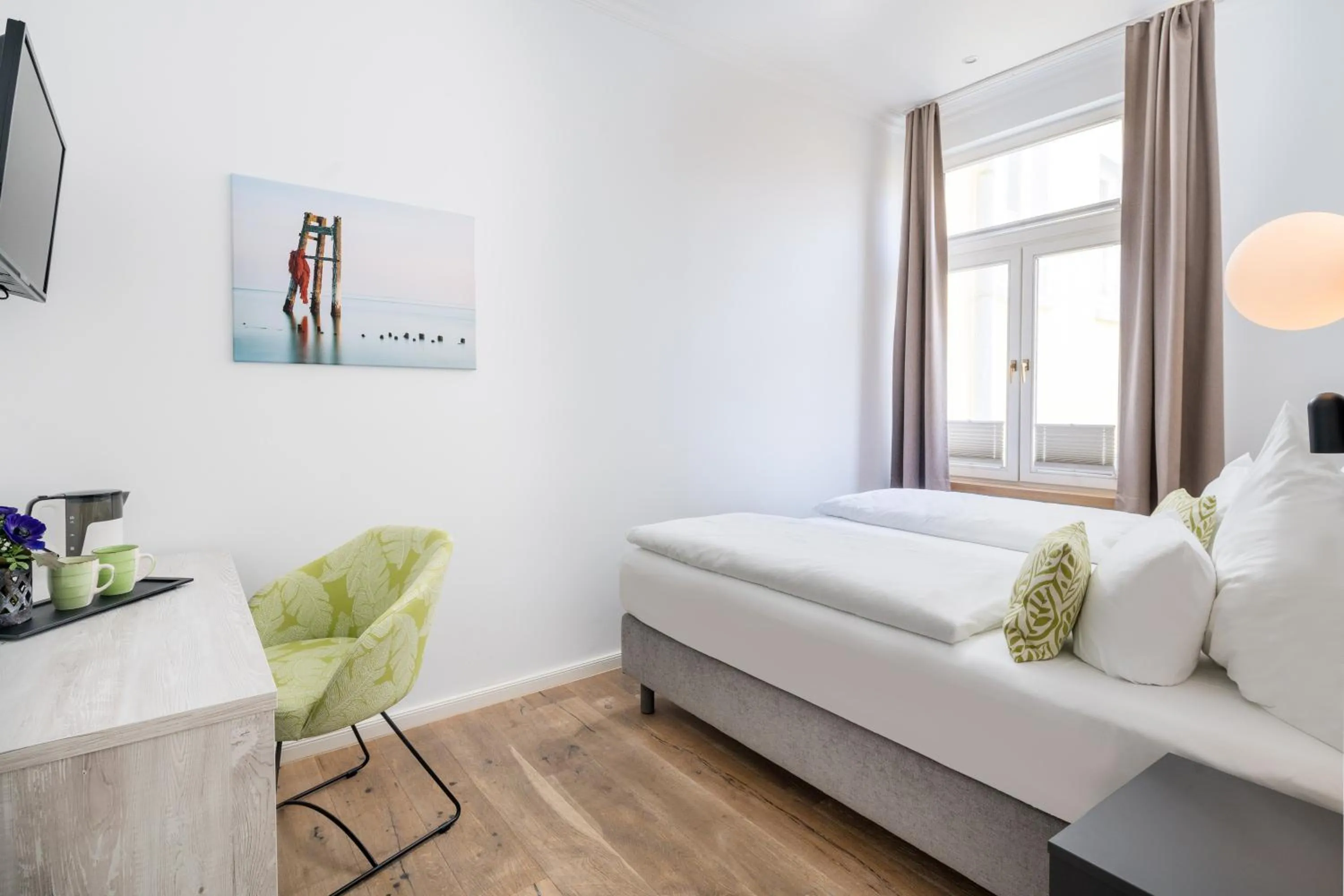 Bedroom, Bed in Parkhotel Wangerooge