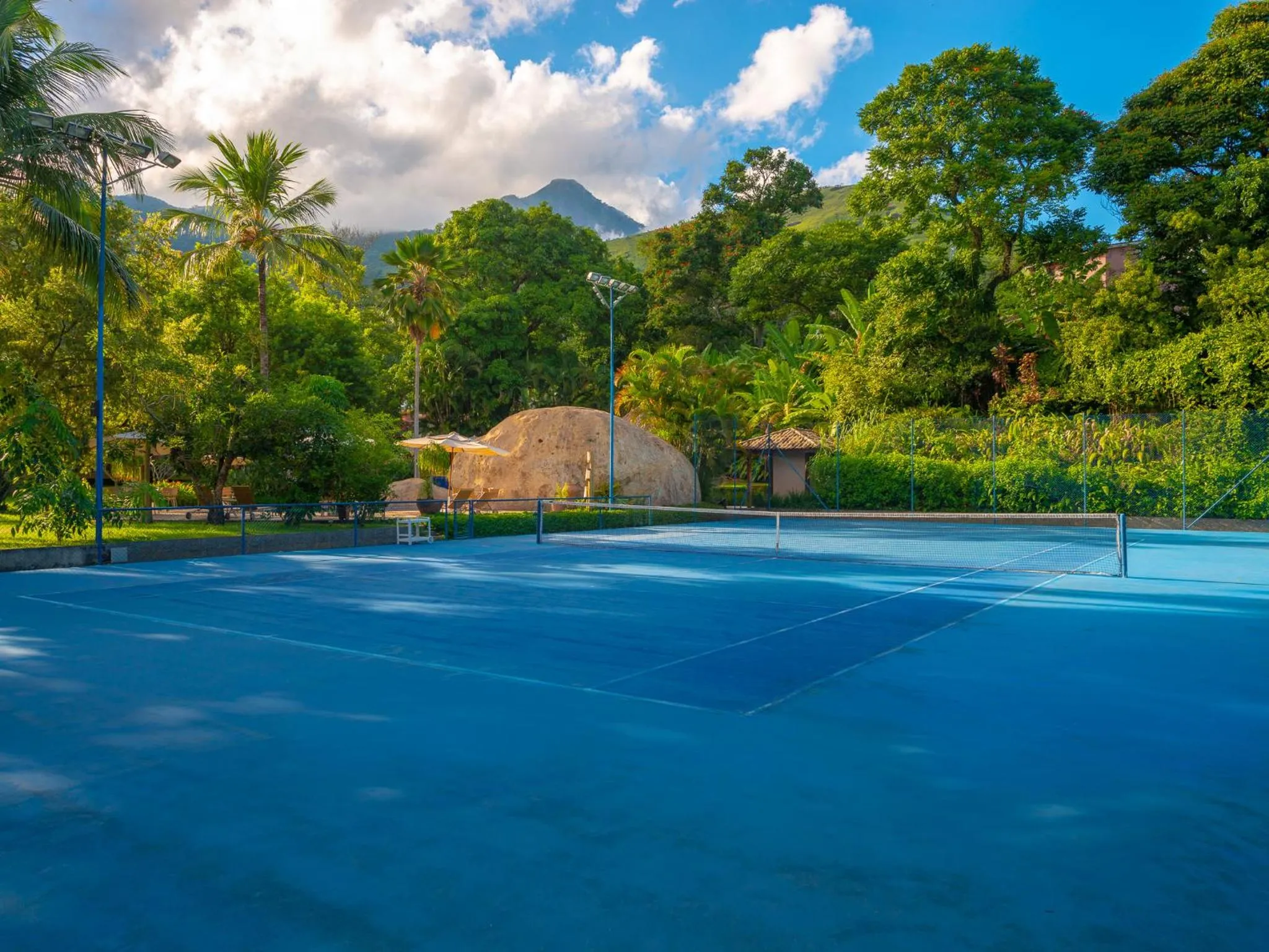 Tennis court in Hotel Real Villa Bella