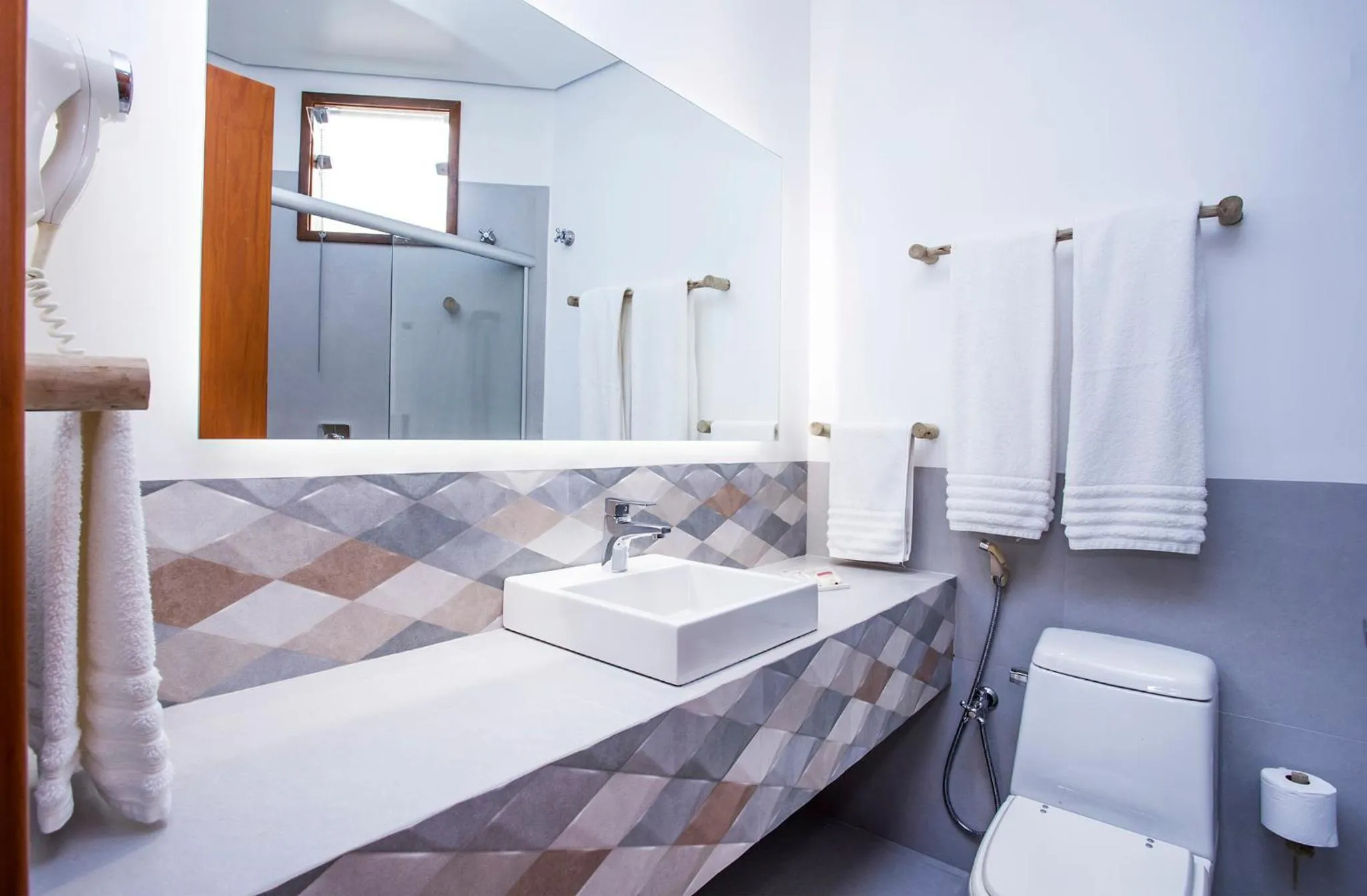 Bathroom, Bed in Hotel Real Villa Bella