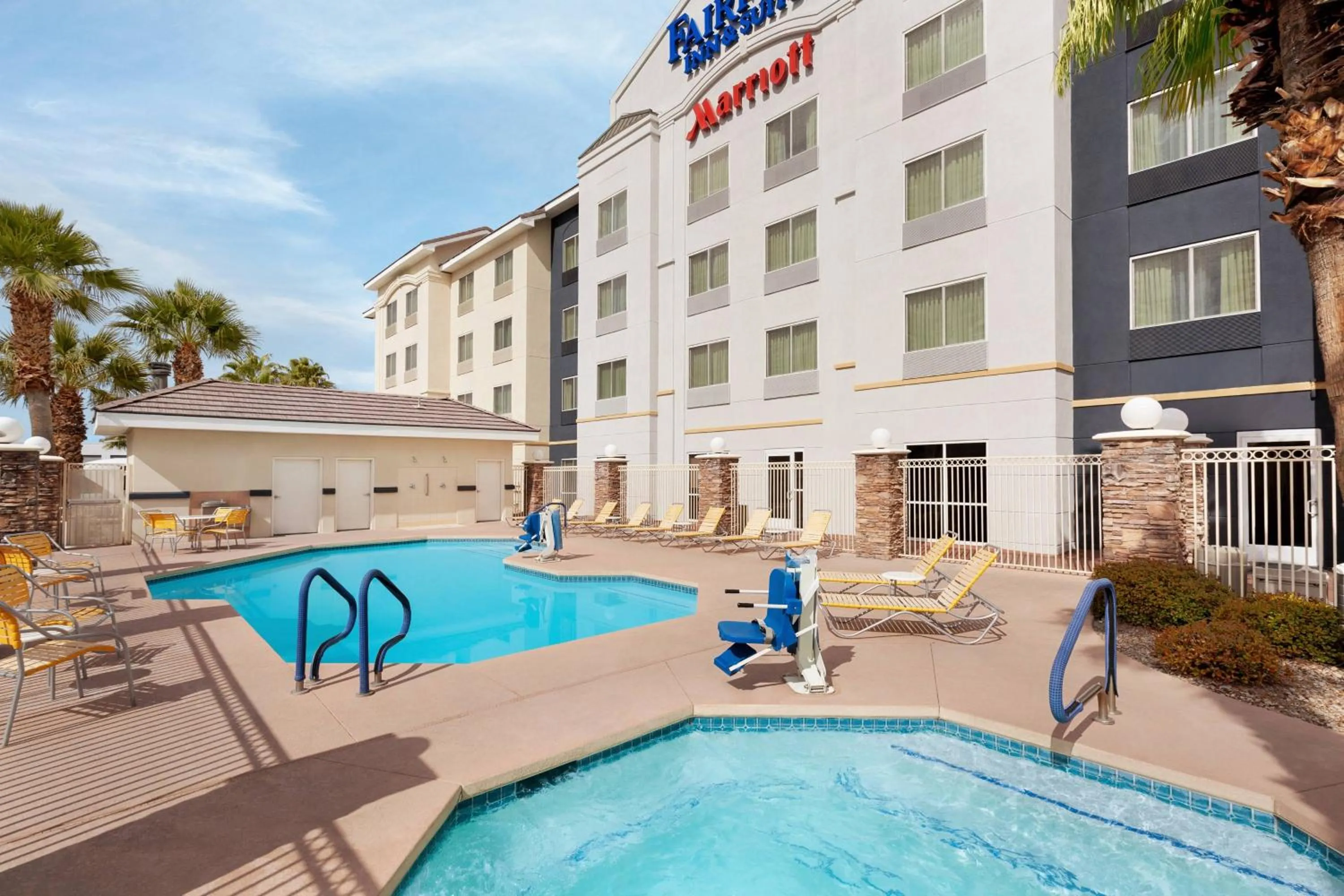 Swimming pool in Fairfield by Marriott Inn & Suites Las Vegas Stadium Area