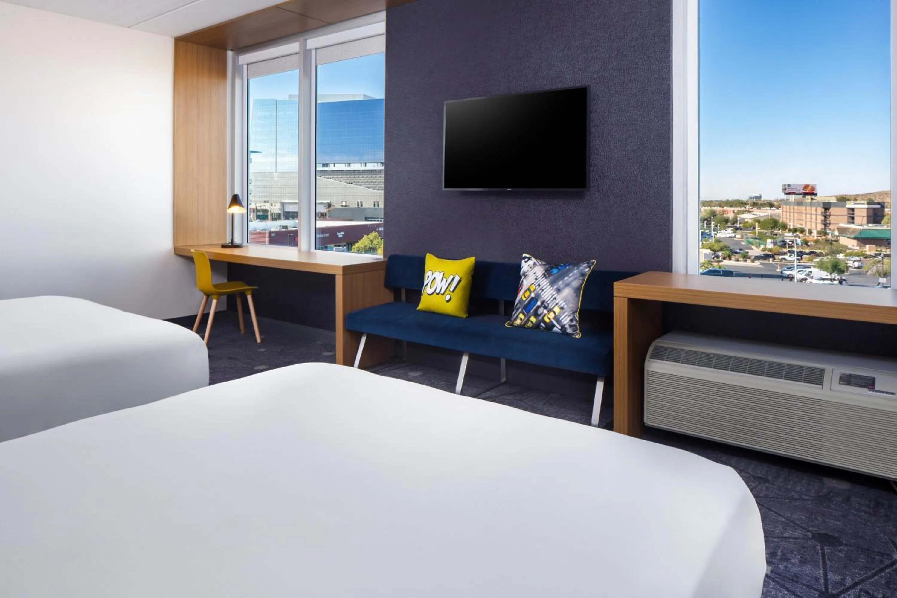 Photo of the whole room in Aloft Tempe