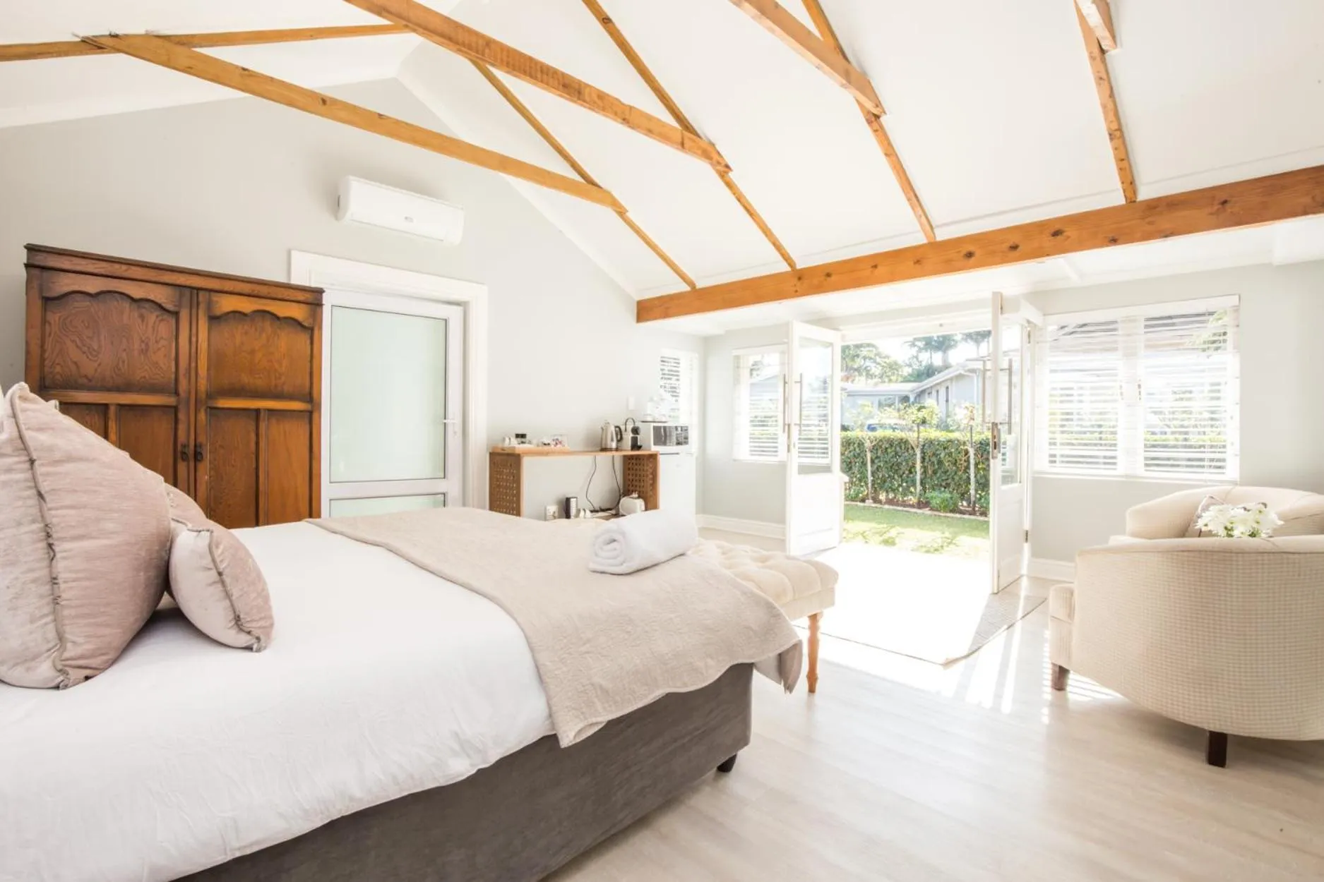 Photo of the whole room in The Bentley Westville