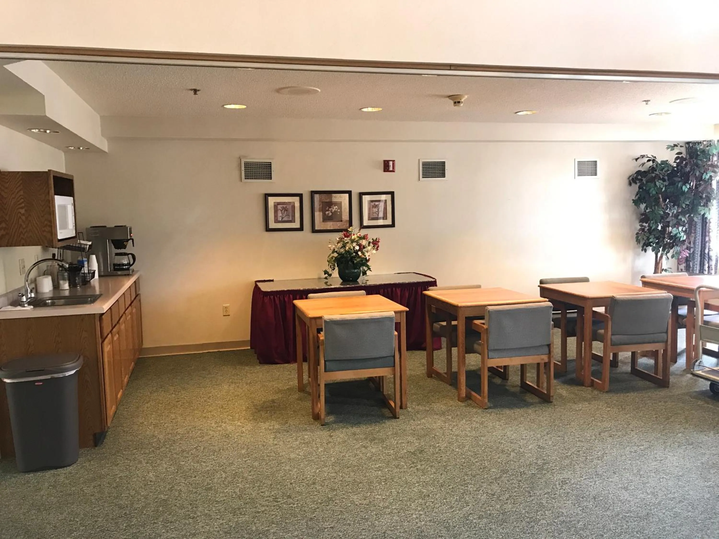 Econo Lodge Inn & Suites Oconto