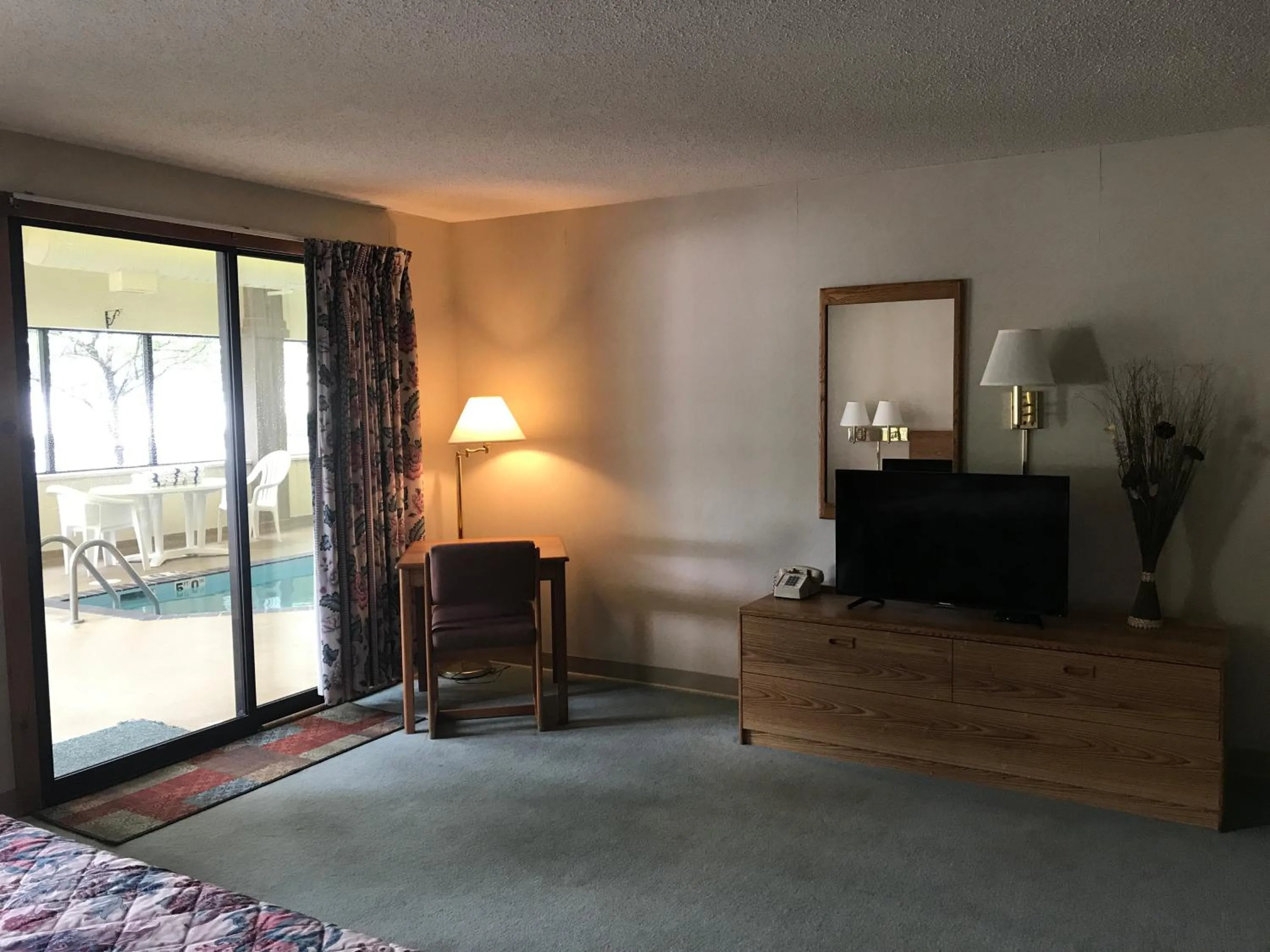 Econo Lodge Inn & Suites Oconto