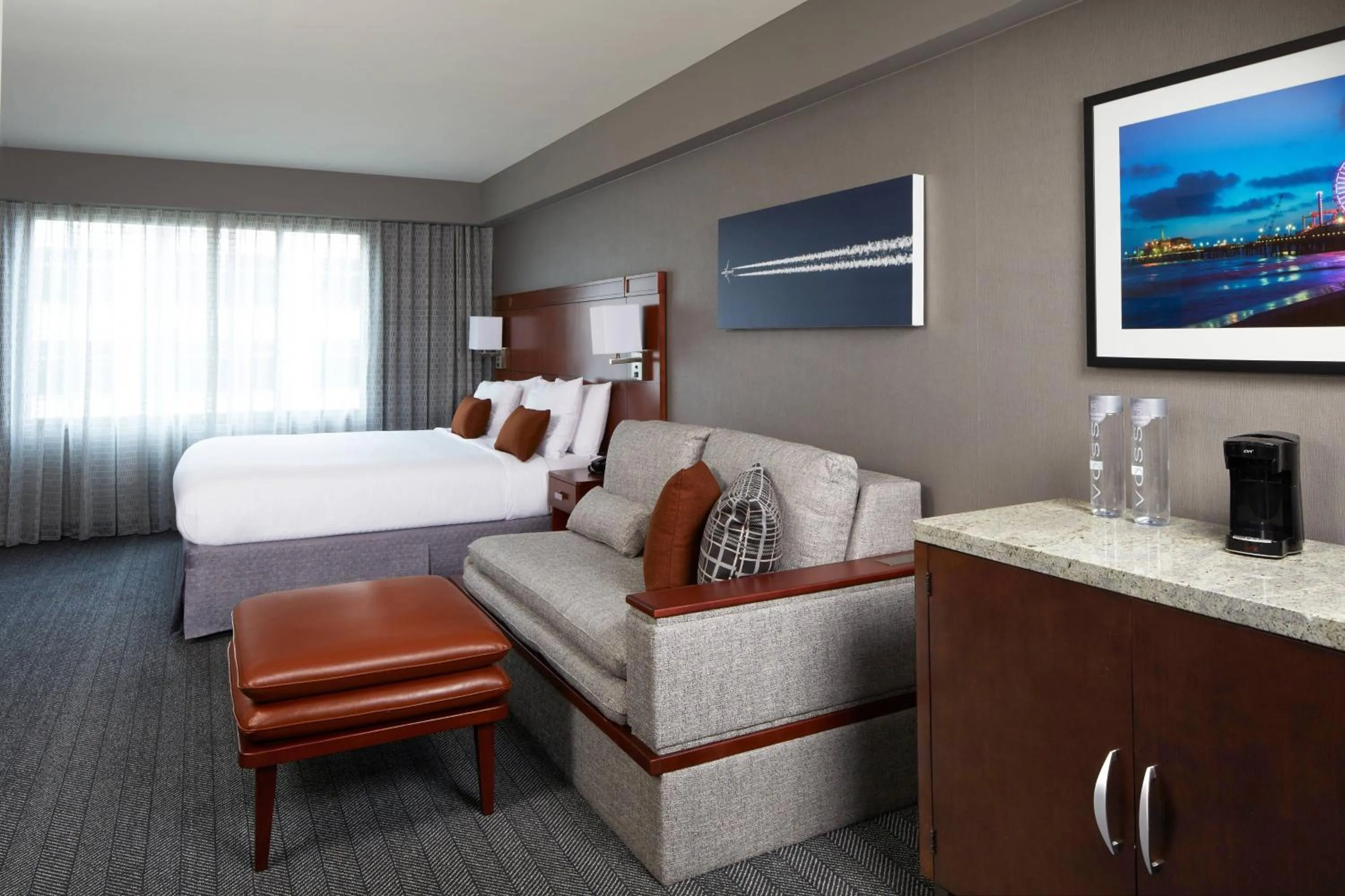 Photo of the whole room, Bed in Courtyard by Marriott Los Angeles LAX / Century Boulevard
