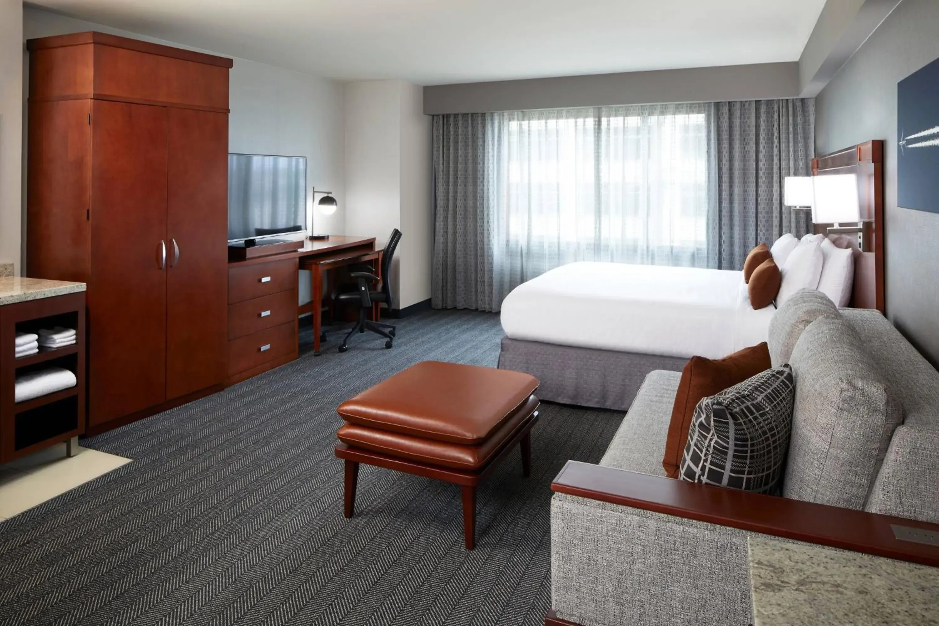 Large King Room with Sofa Bed in Courtyard by Marriott Los Angeles LAX / Century Boulevard Large King Room with Sofa Bed in Courtyard by Marriott Los Angeles LAX / Century Boulevard