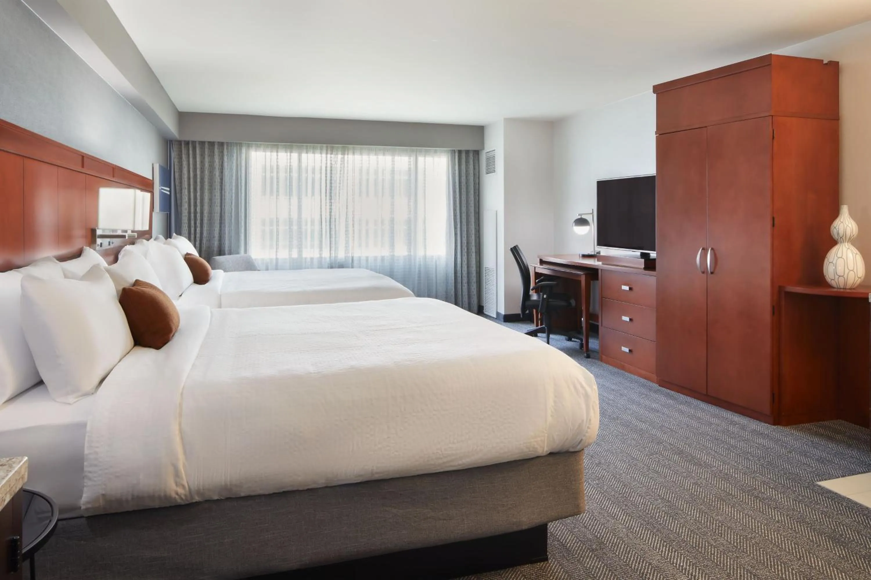 Photo of the whole room, Bed in Courtyard by Marriott Los Angeles LAX / Century Boulevard