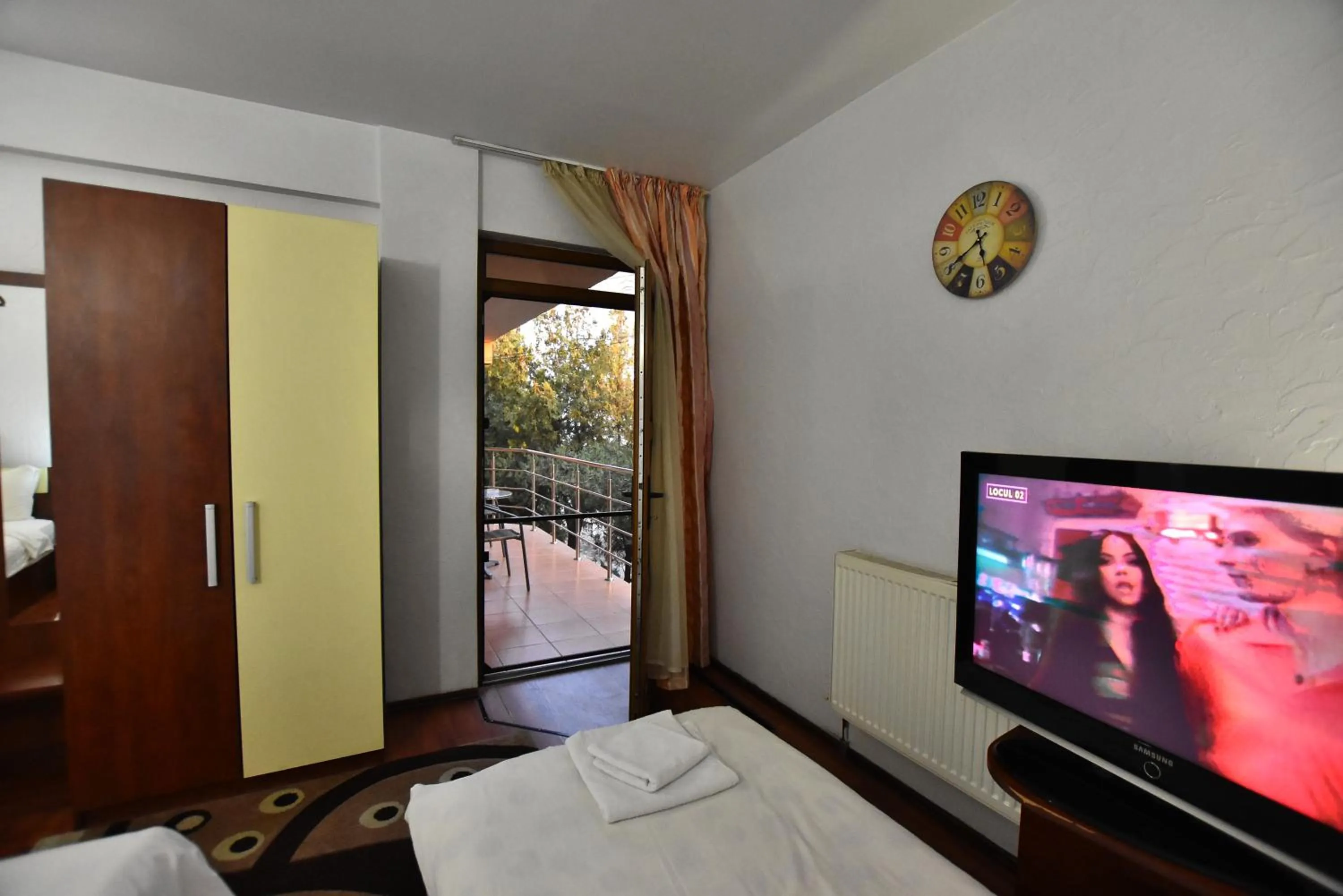 Balcony/Terrace, Bed in Hotel Euphoria