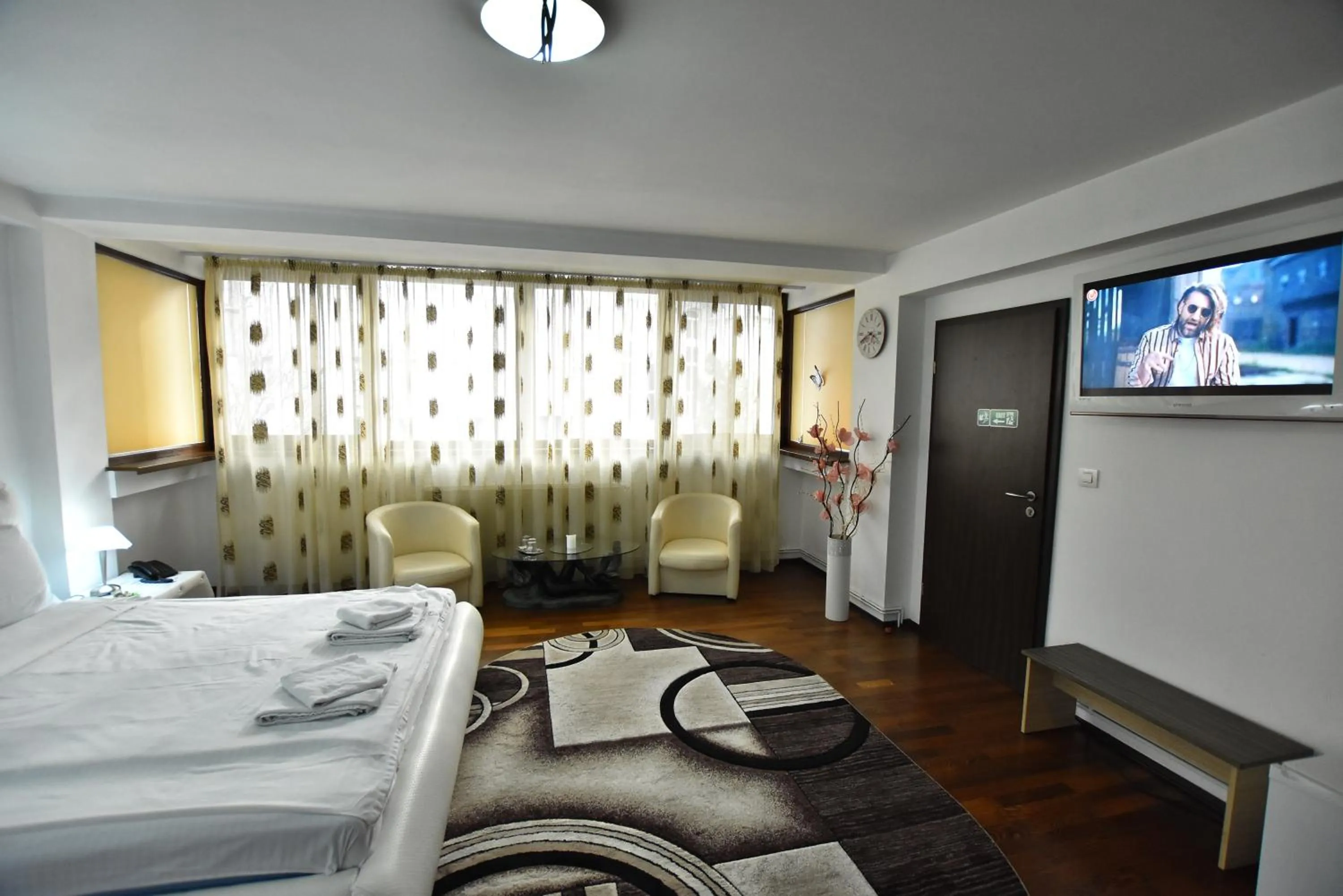 Photo of the whole room, Bed in Hotel Euphoria