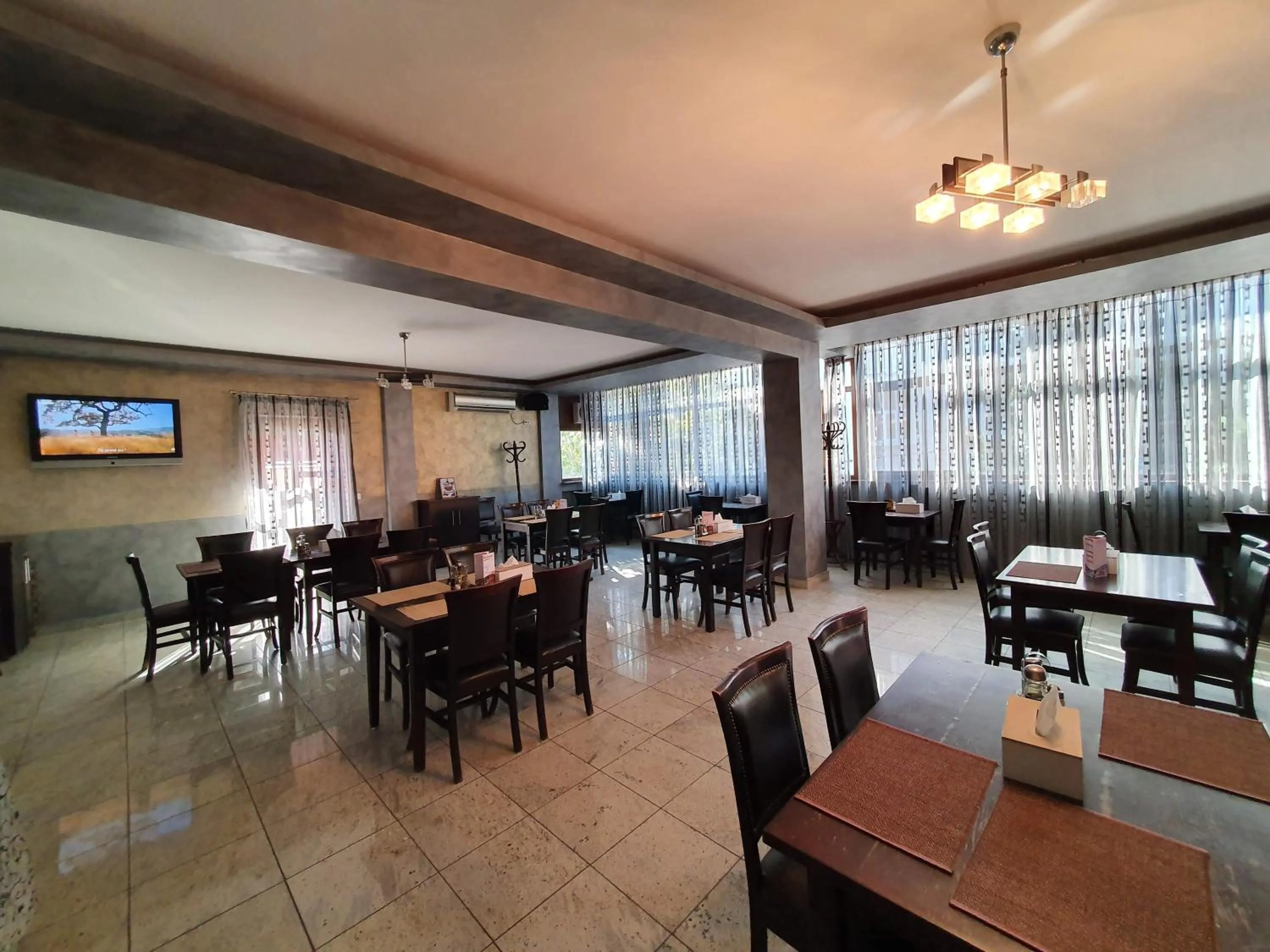 Restaurant/places to eat in Hotel Euphoria