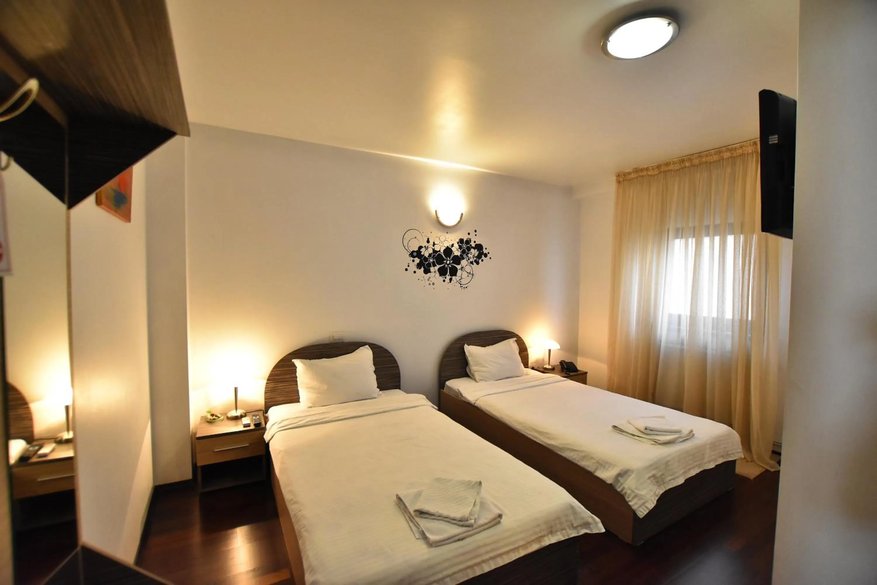 Photo of the whole room, Bed in Hotel Euphoria