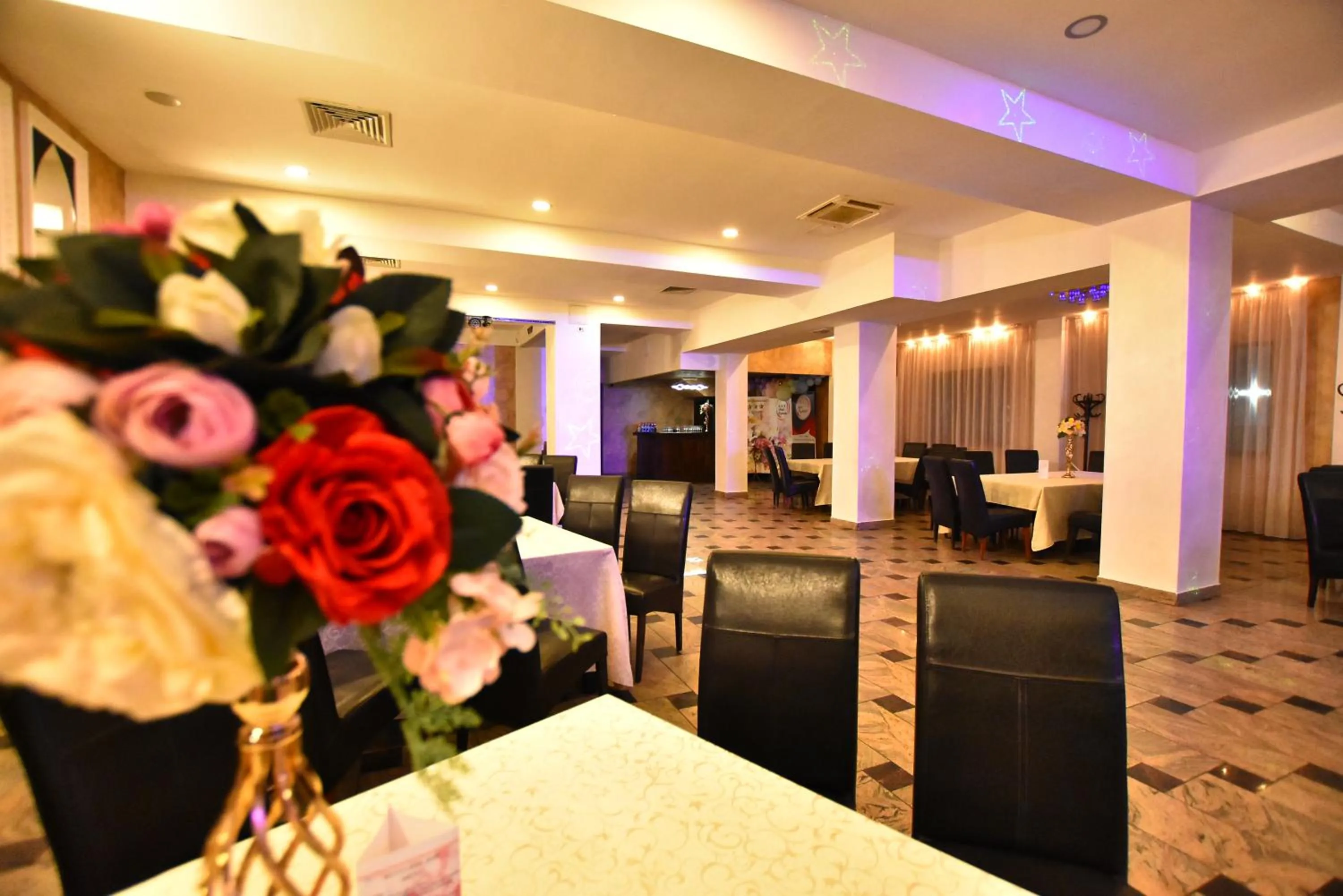 Restaurant/places to eat in Hotel Euphoria