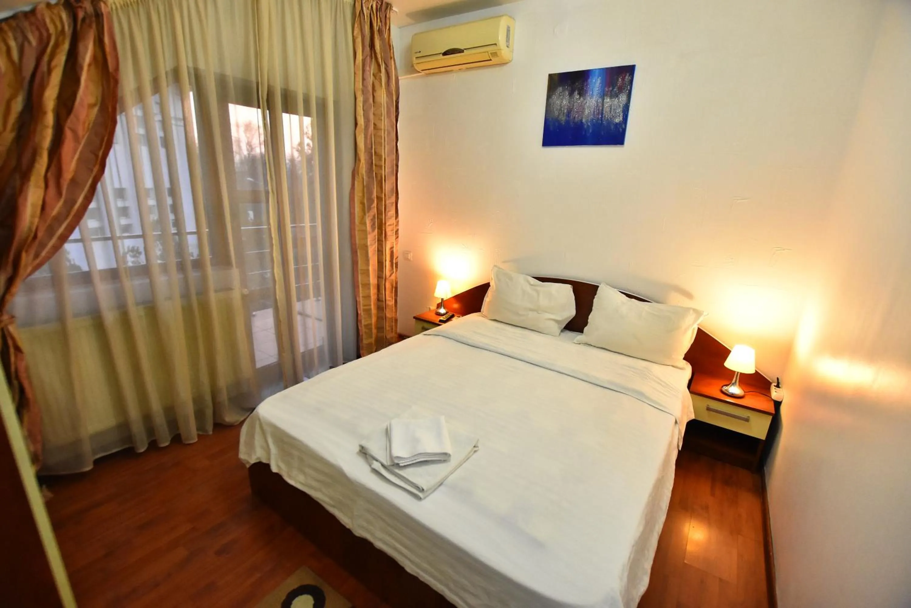 Photo of the whole room, Bed in Hotel Euphoria