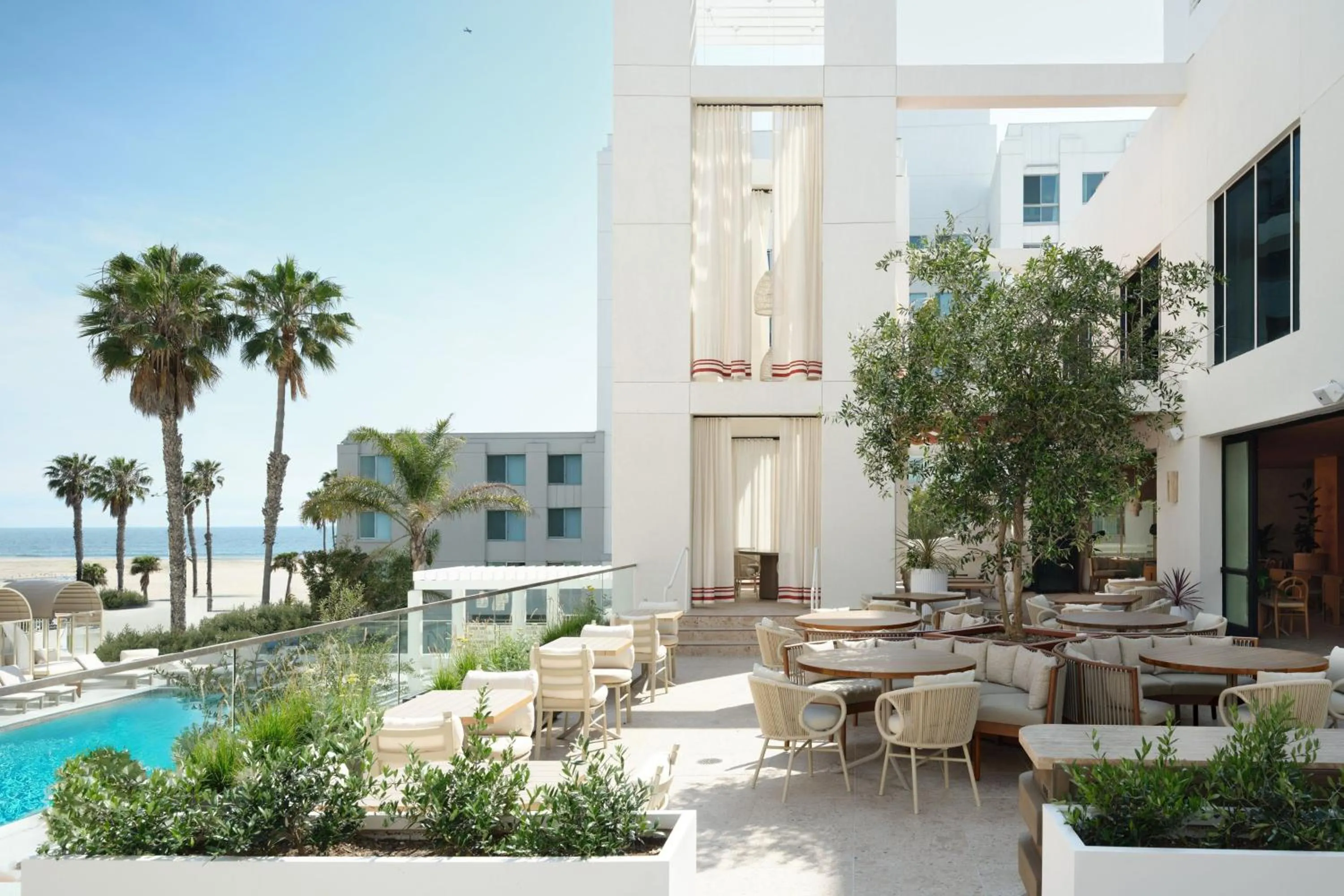 Swimming pool in Sandbourne Santa Monica, Autograph Collection