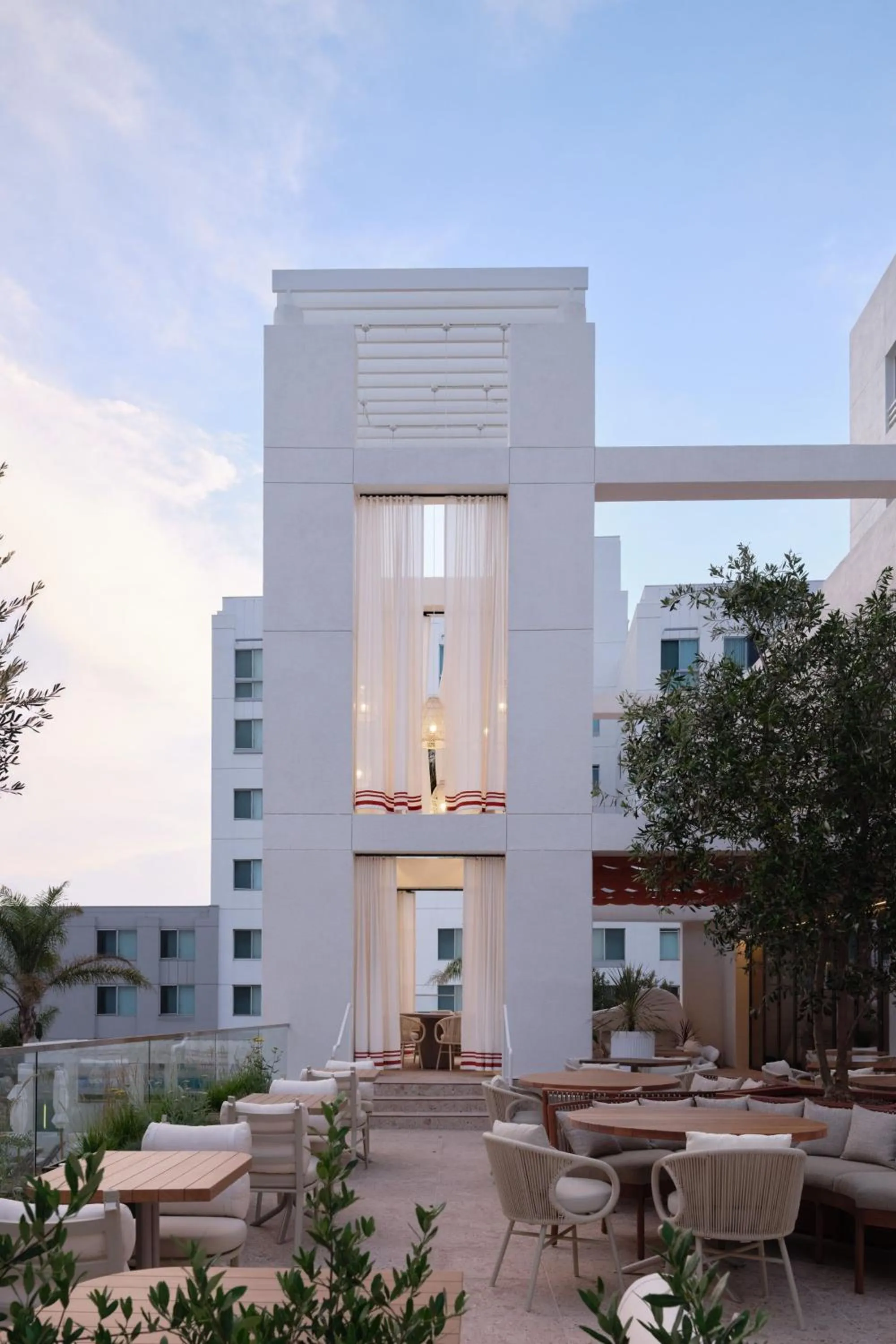 Restaurant/places to eat in Sandbourne Santa Monica, Autograph Collection