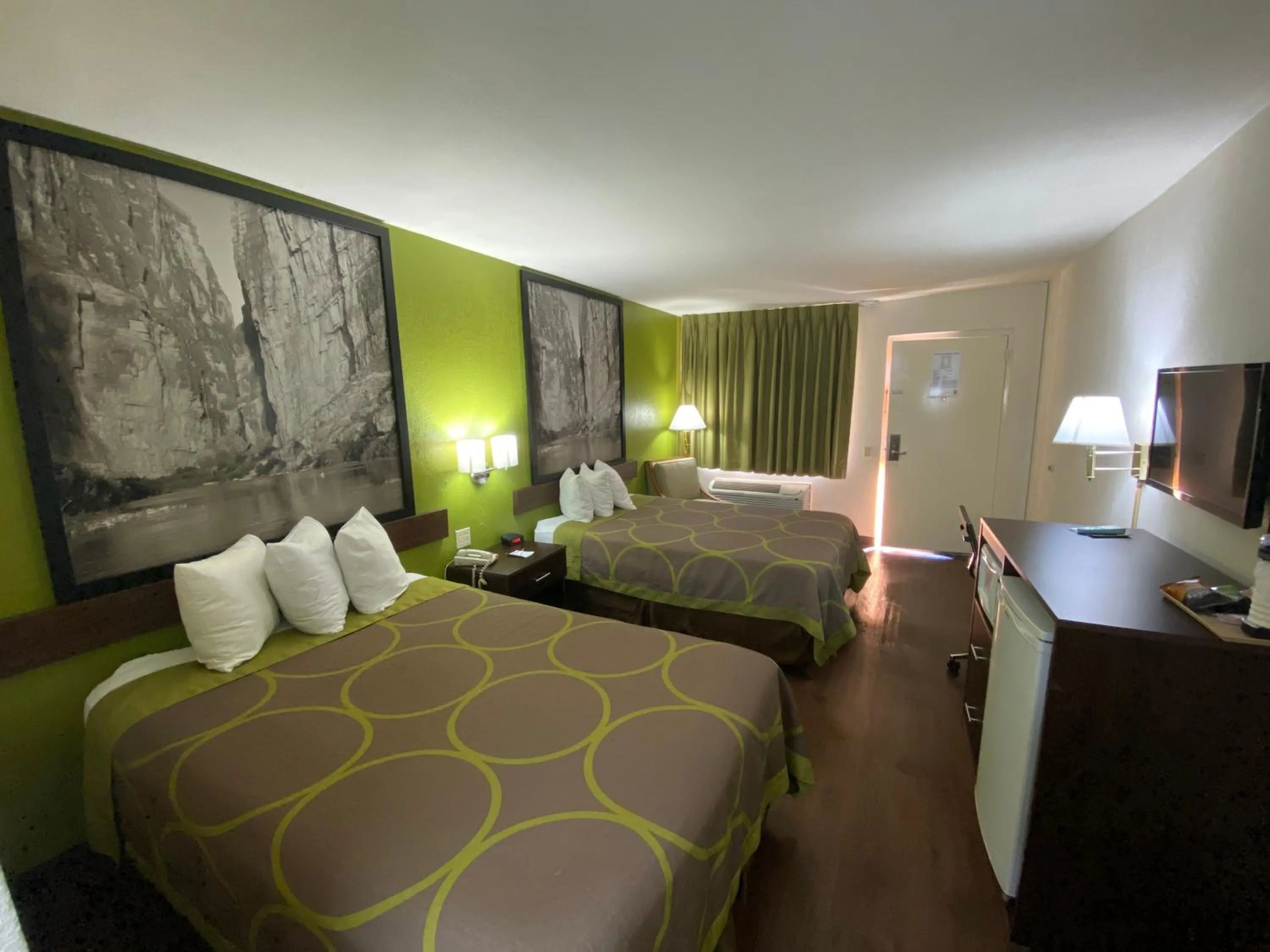 Bed in Super 8 by Wyndham El Paso Airport