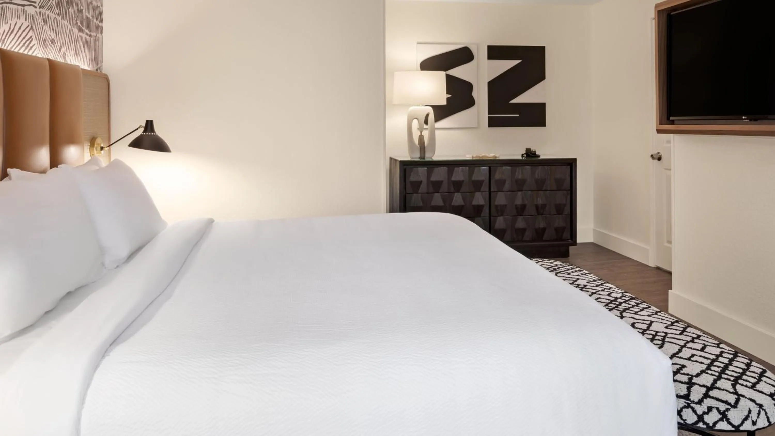 Bed in Burton House, Beverly Hills, A Tribute Portfolio Hotel