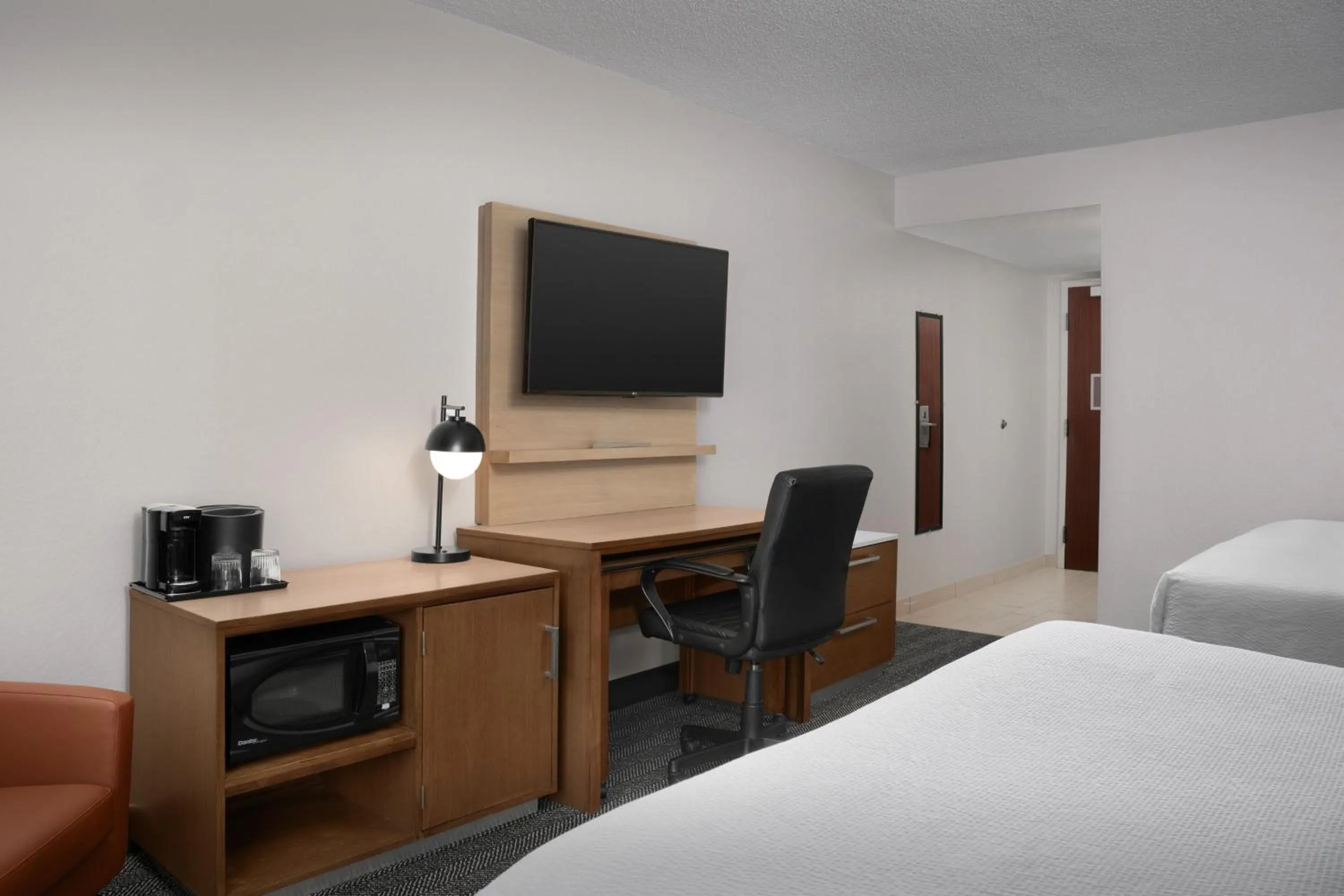 Photo of the whole room, Bed in Courtyard by Marriott Orlando East/UCF Area