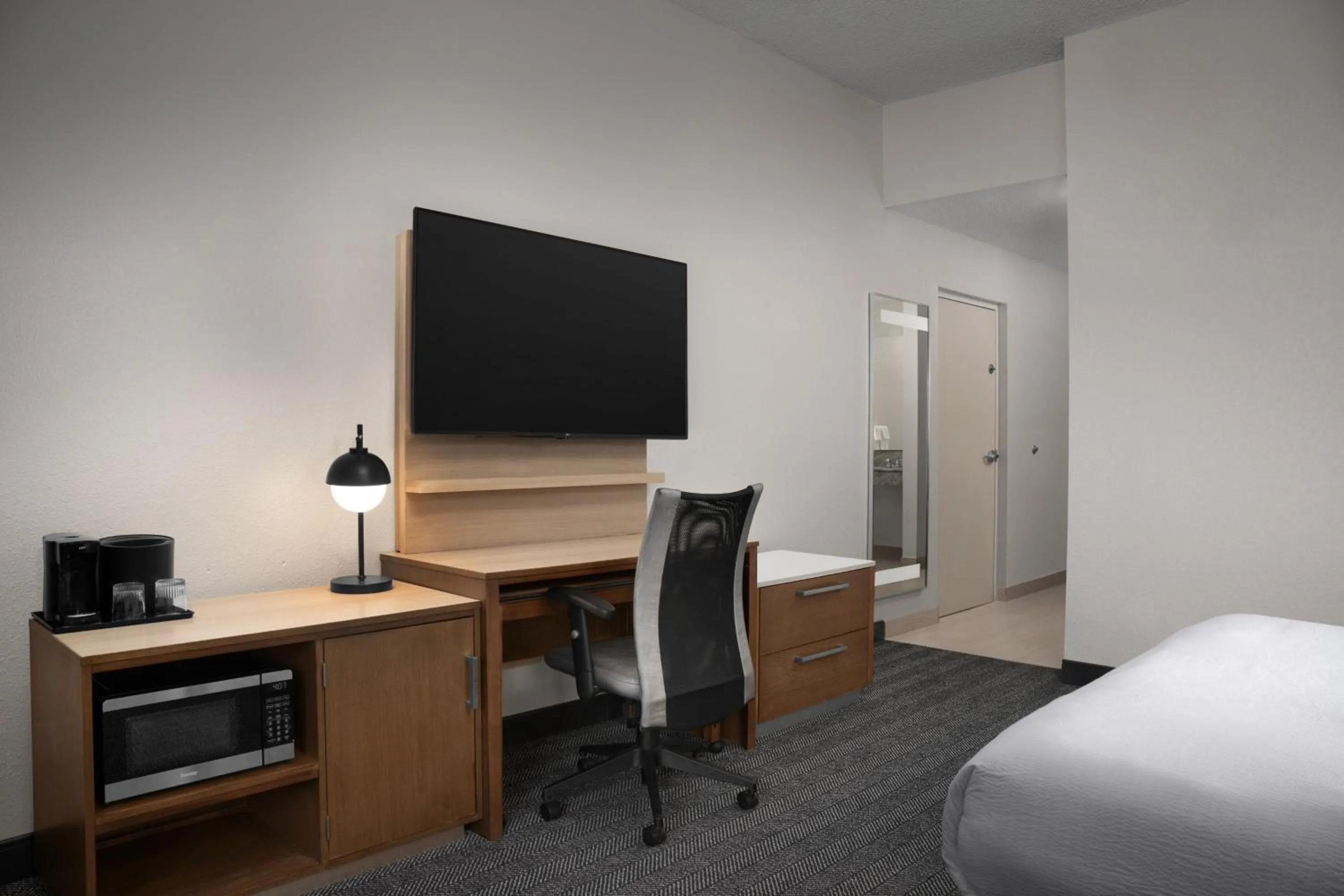 Photo of the whole room, Bed in Courtyard by Marriott Orlando East/UCF Area