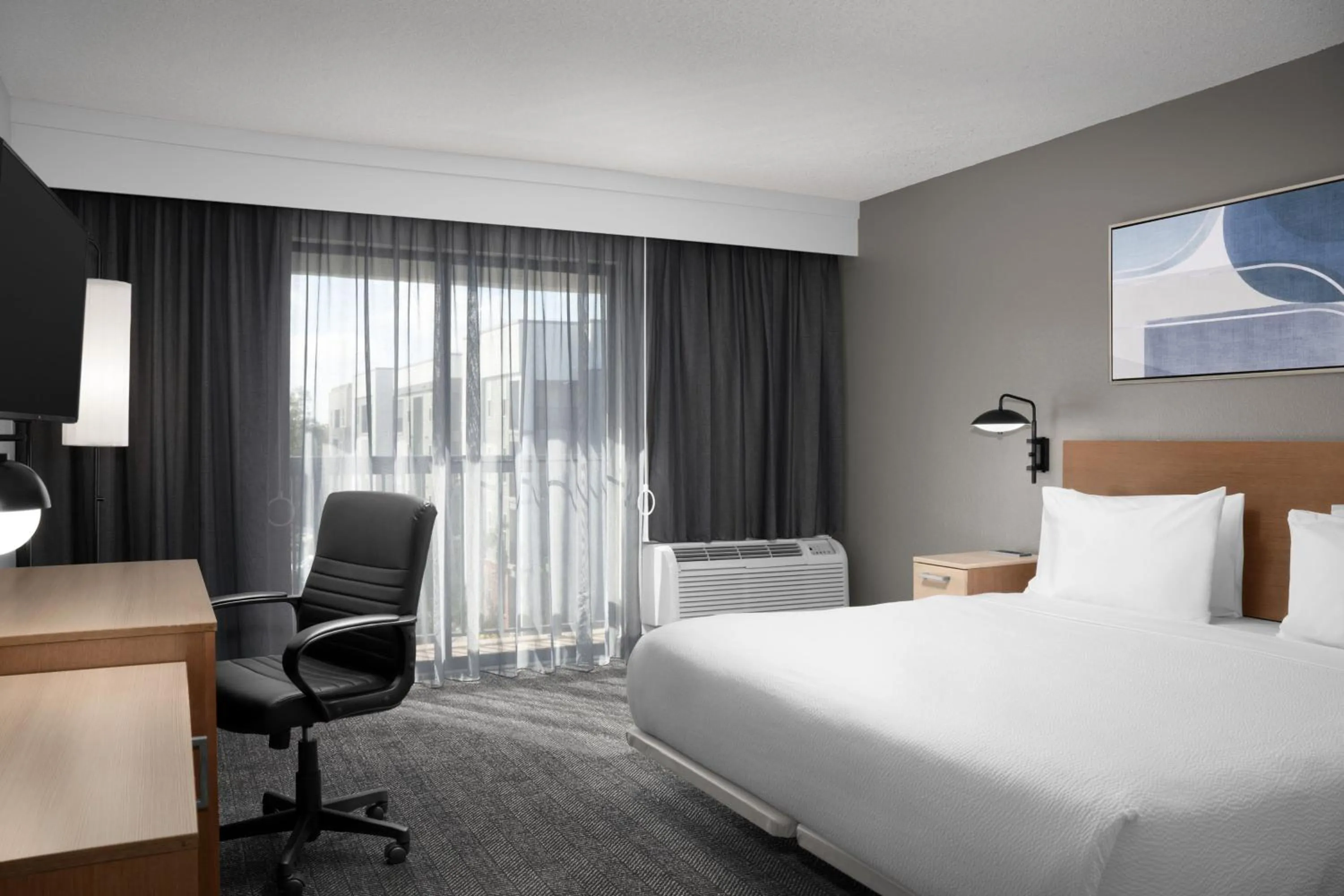 Photo of the whole room, Bed in Courtyard by Marriott Orlando East/UCF Area
