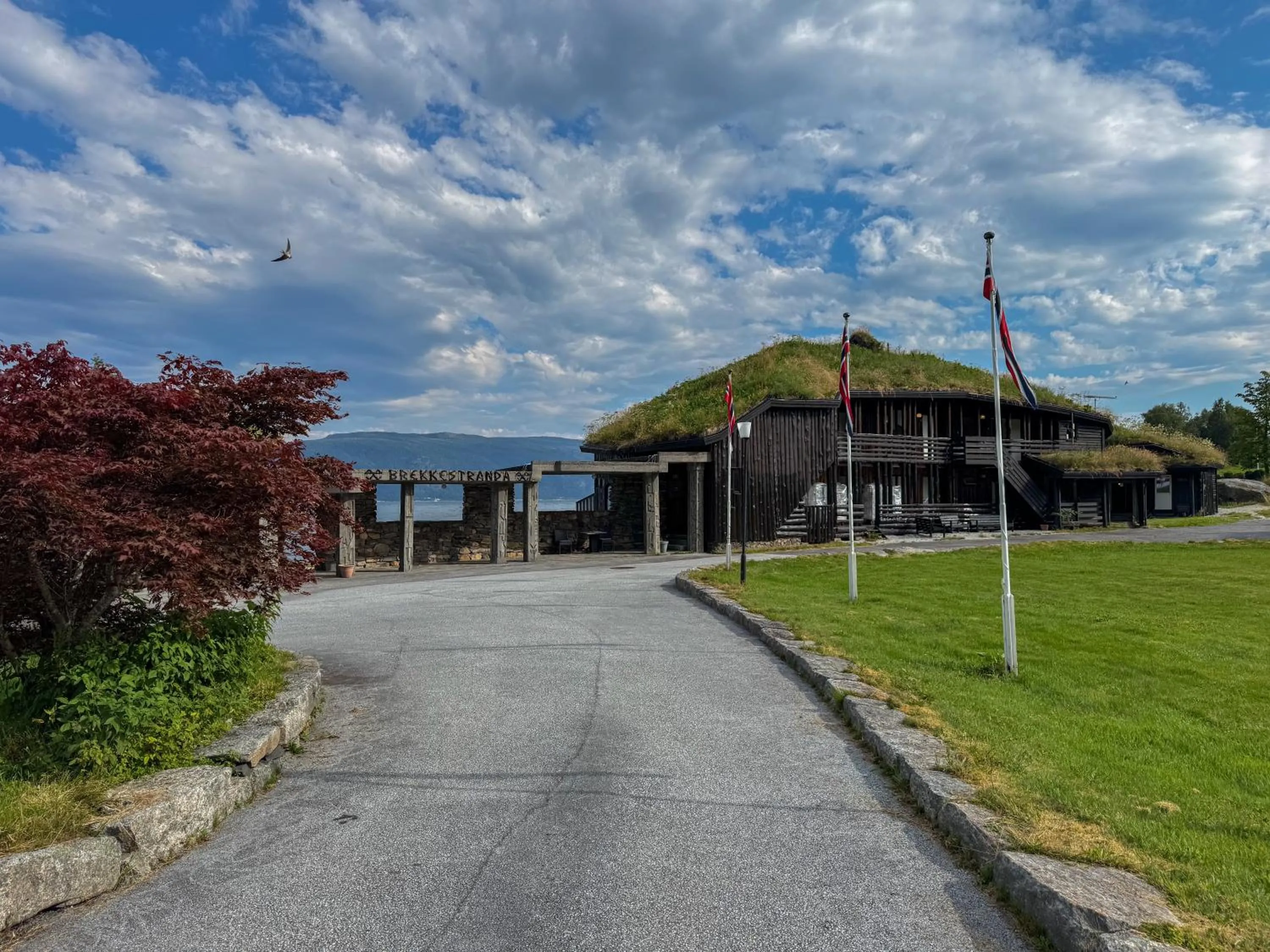 Facade/entrance in Brekkestranda Fjordhotel