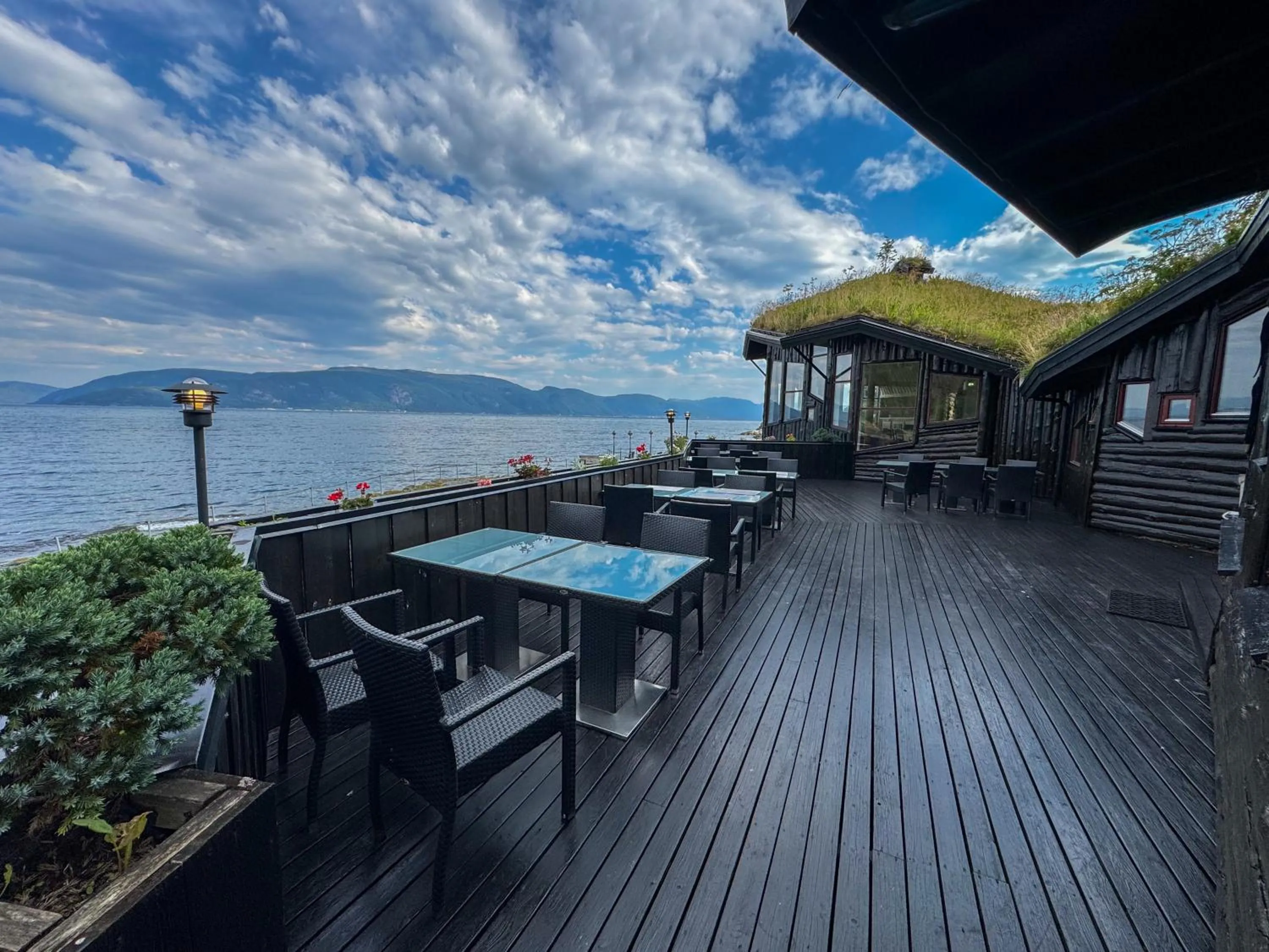 Restaurant/places to eat in Brekkestranda Fjordhotel