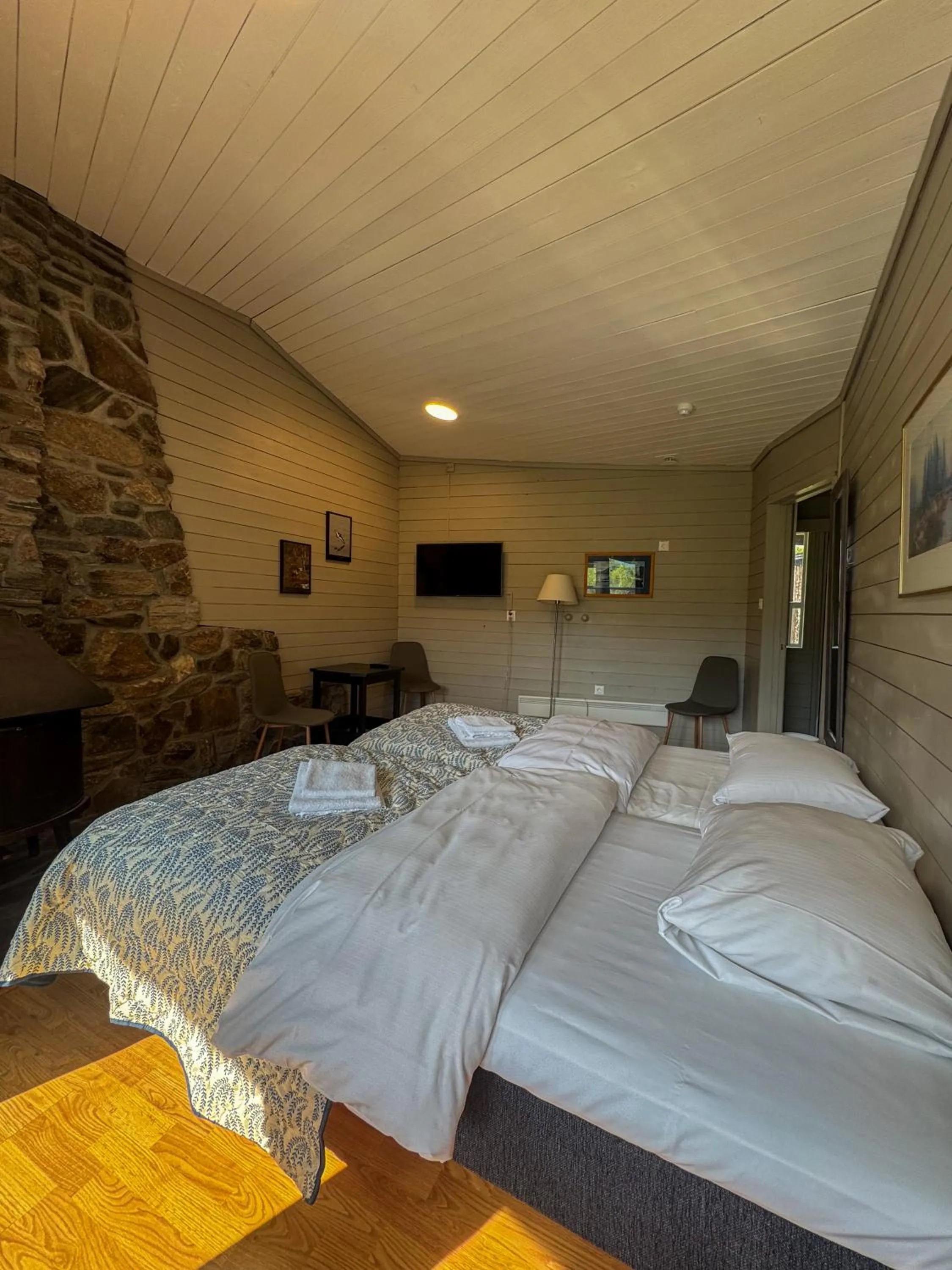 Bedroom, Bed in Brekkestranda Fjordhotel