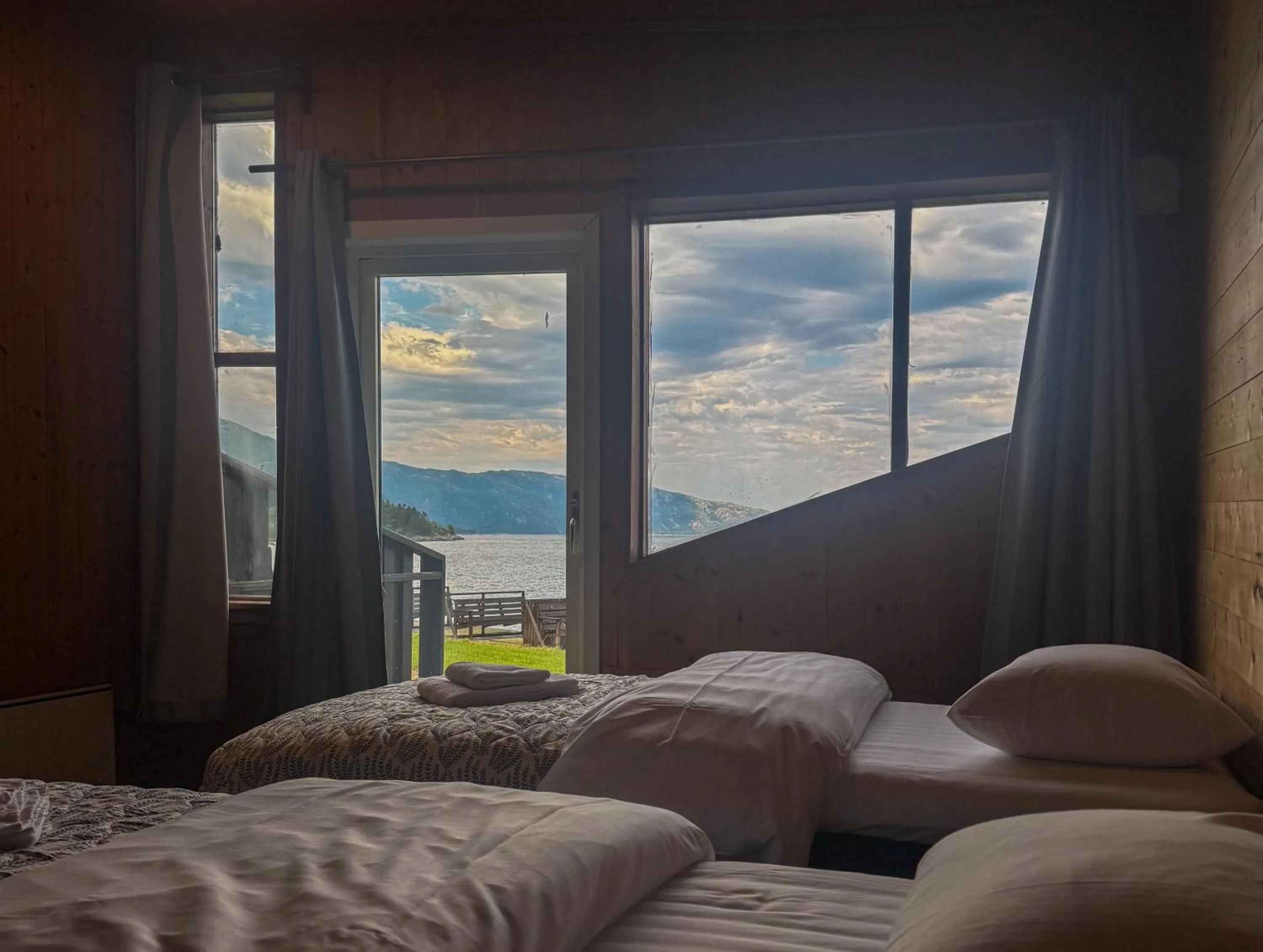 View (from property/room), Bed in Brekkestranda Fjordhotel