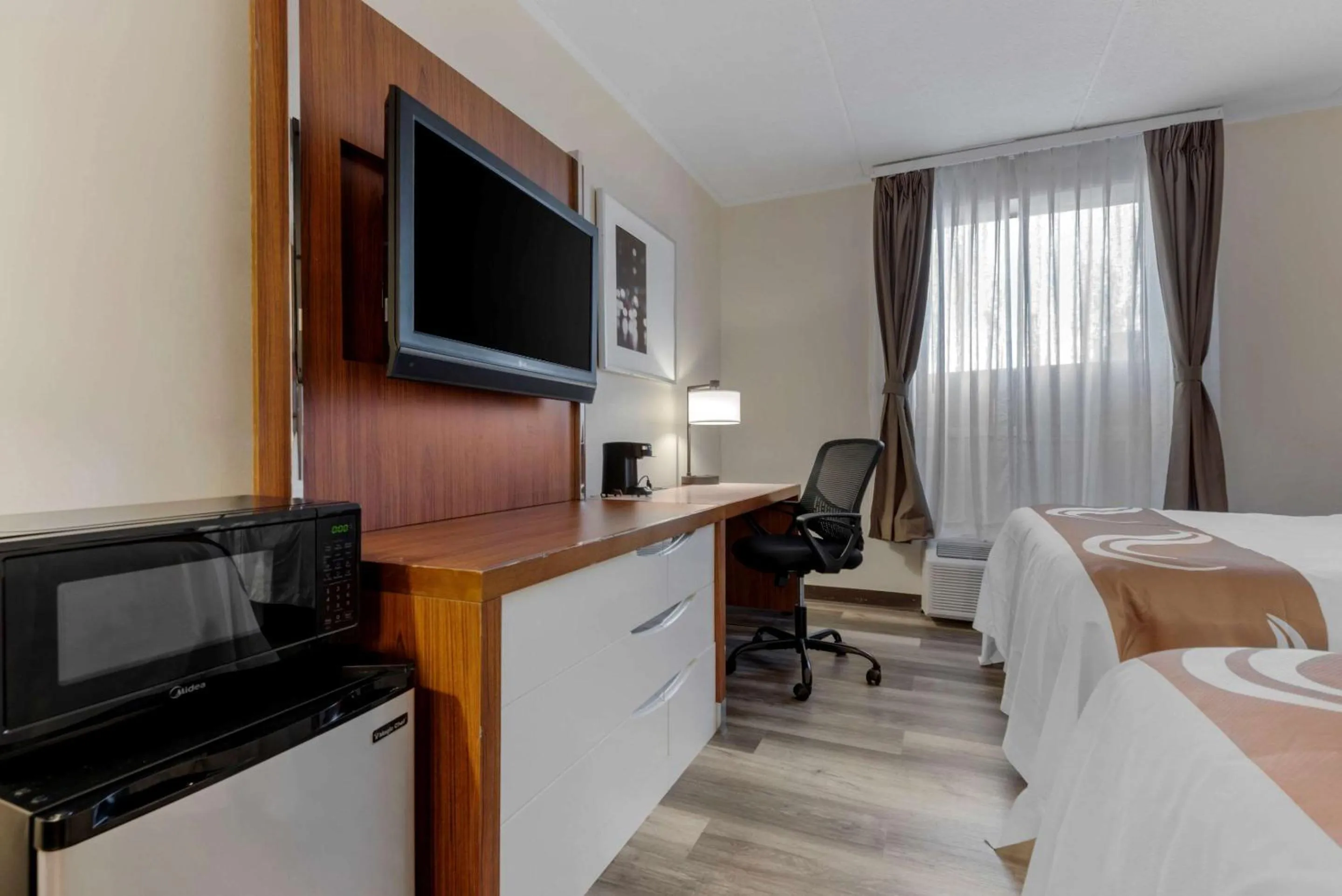 Bedroom, Bed in Quality Inn & Suites New Hartford - Utica