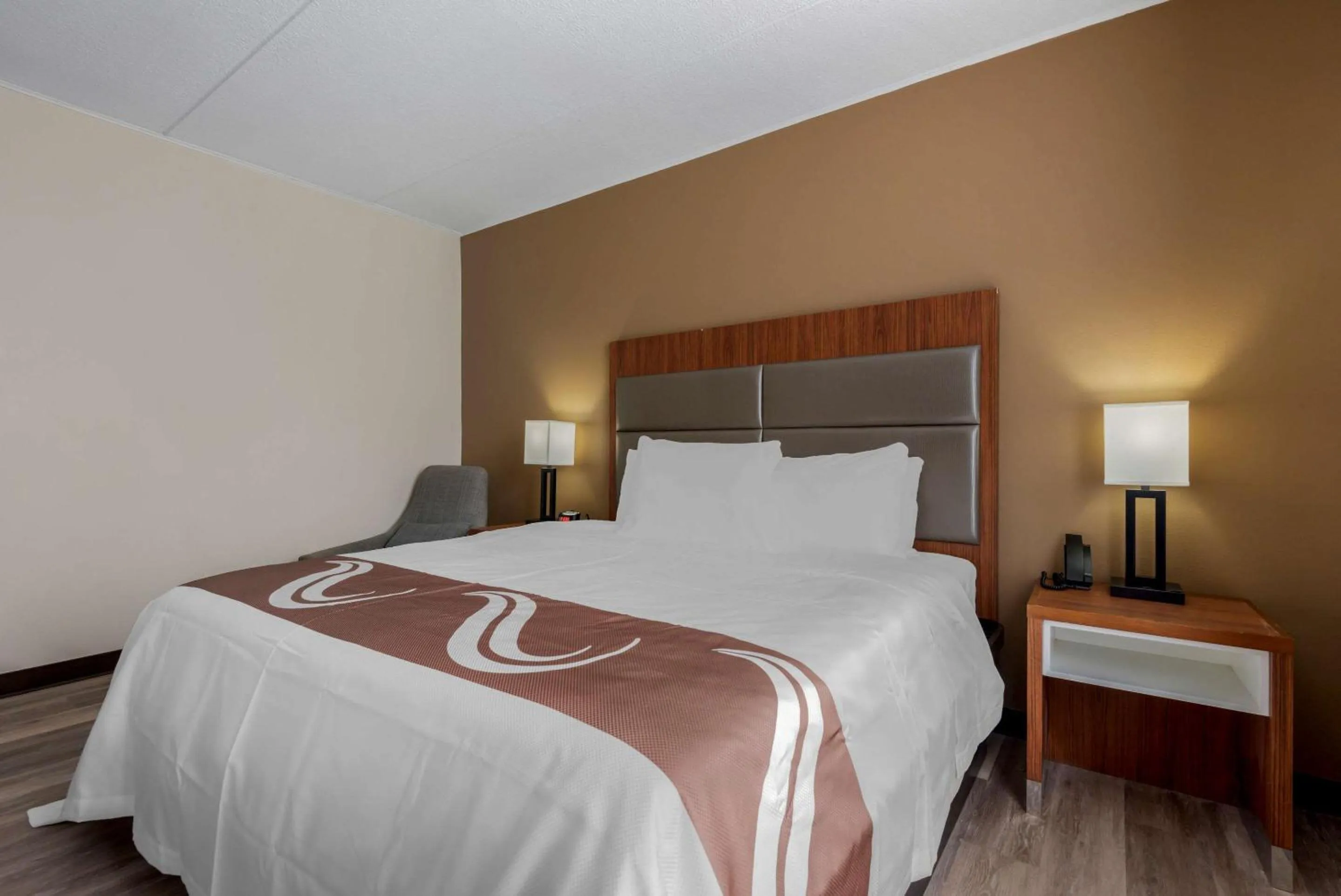 Bedroom, Bed in Quality Inn & Suites New Hartford - Utica
