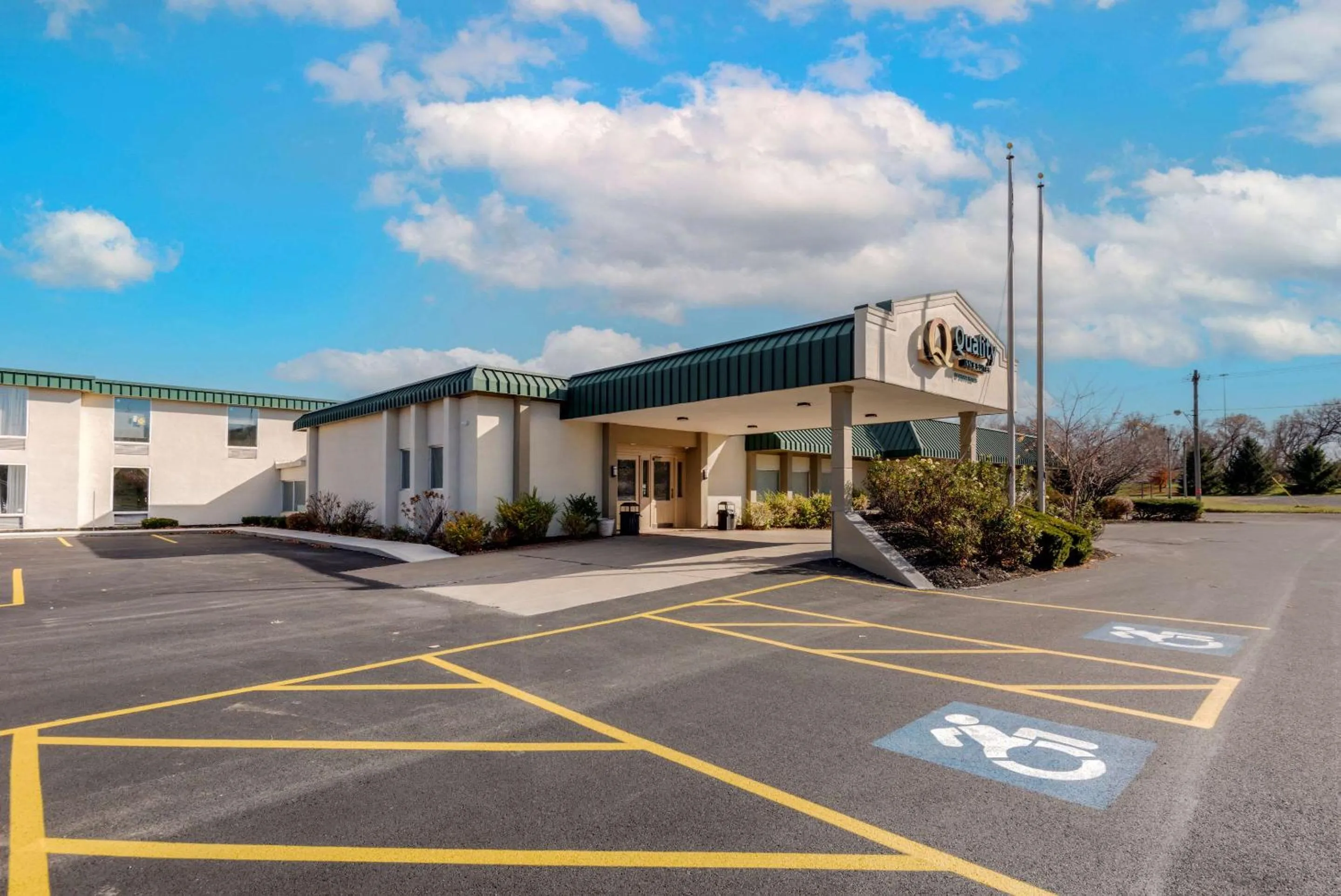 Property building in Quality Inn & Suites New Hartford - Utica