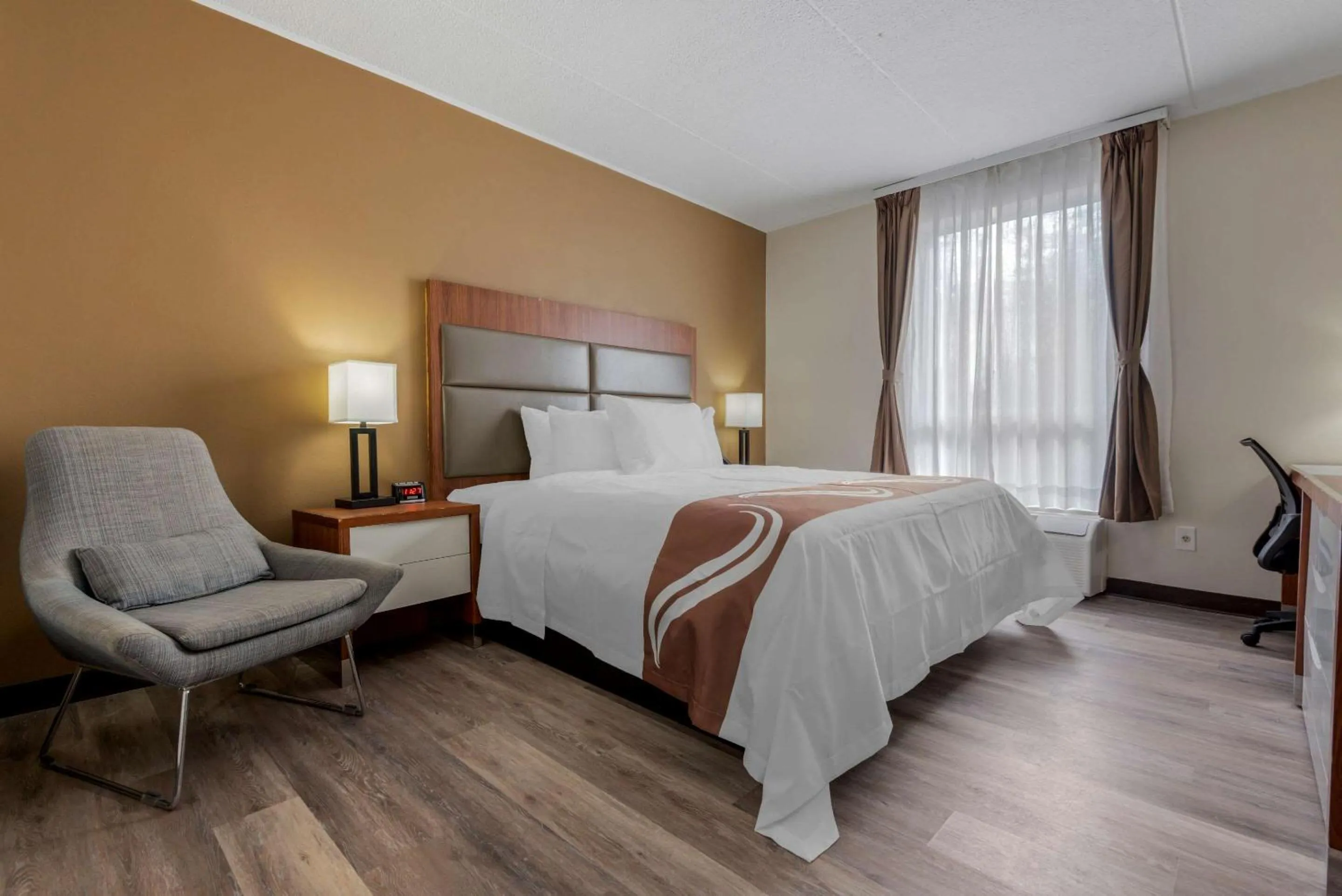 Bedroom, Bed in Quality Inn & Suites New Hartford - Utica