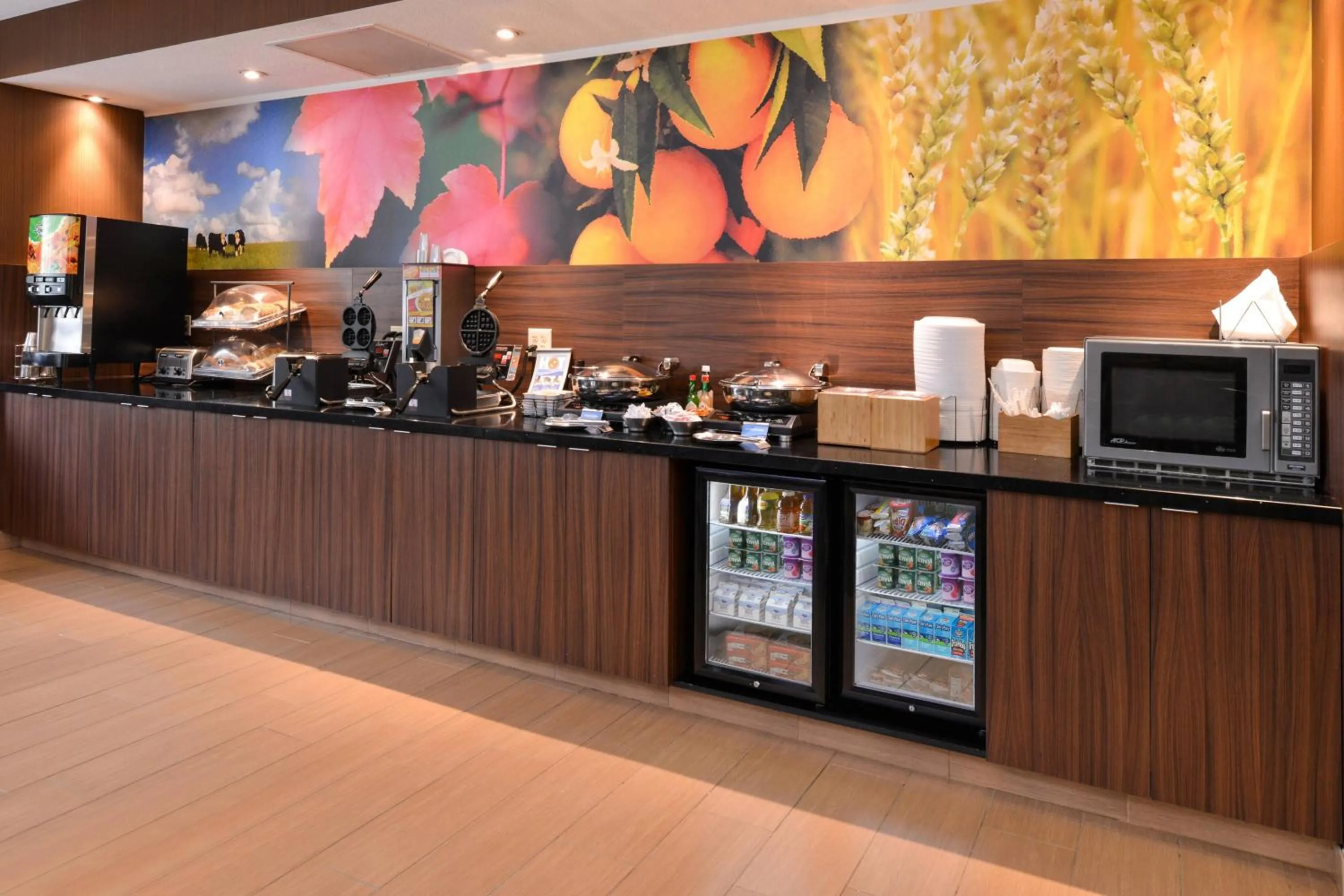 Breakfast in Fairfield Inn Orlando Airport