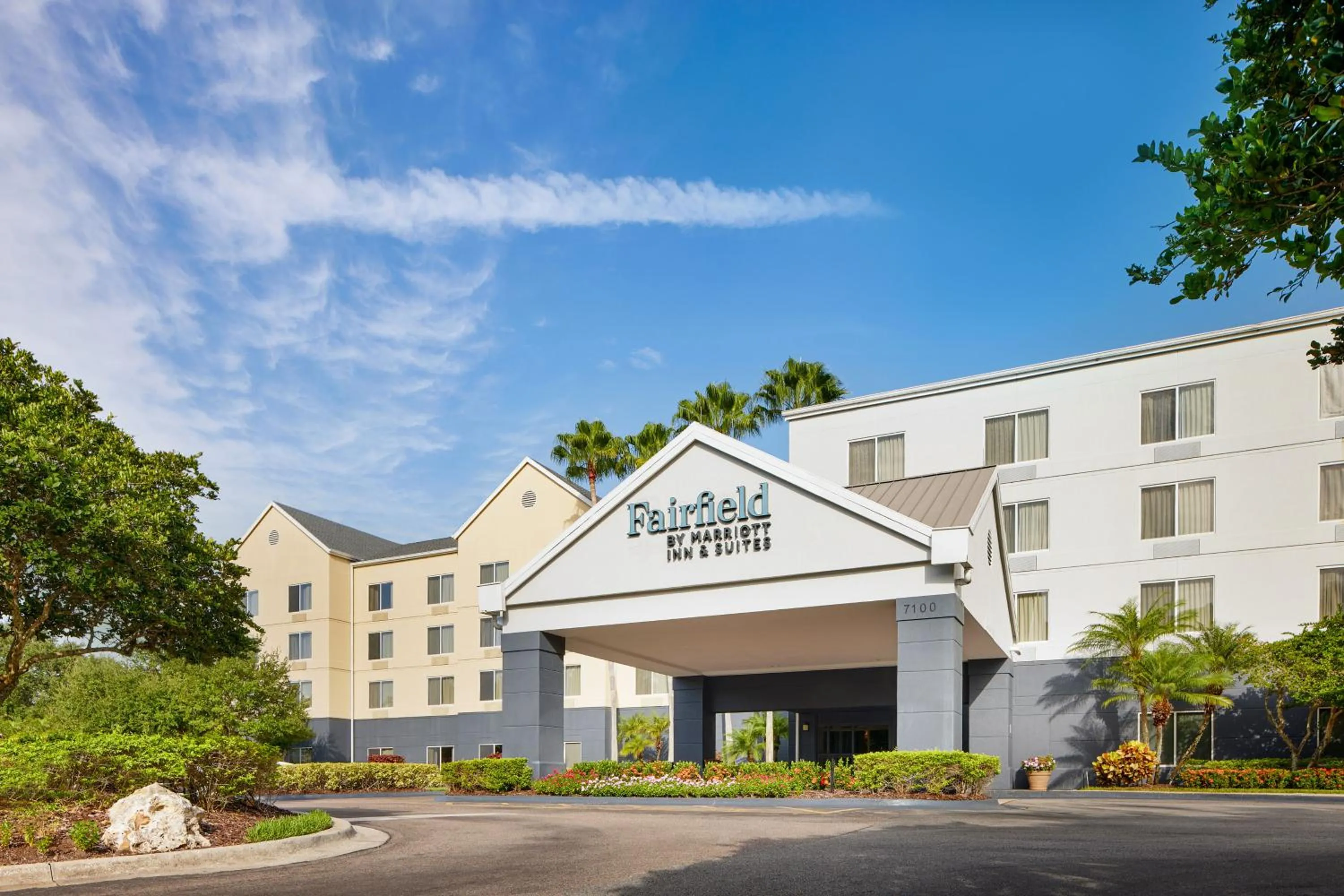Property building in Fairfield Inn Orlando Airport
