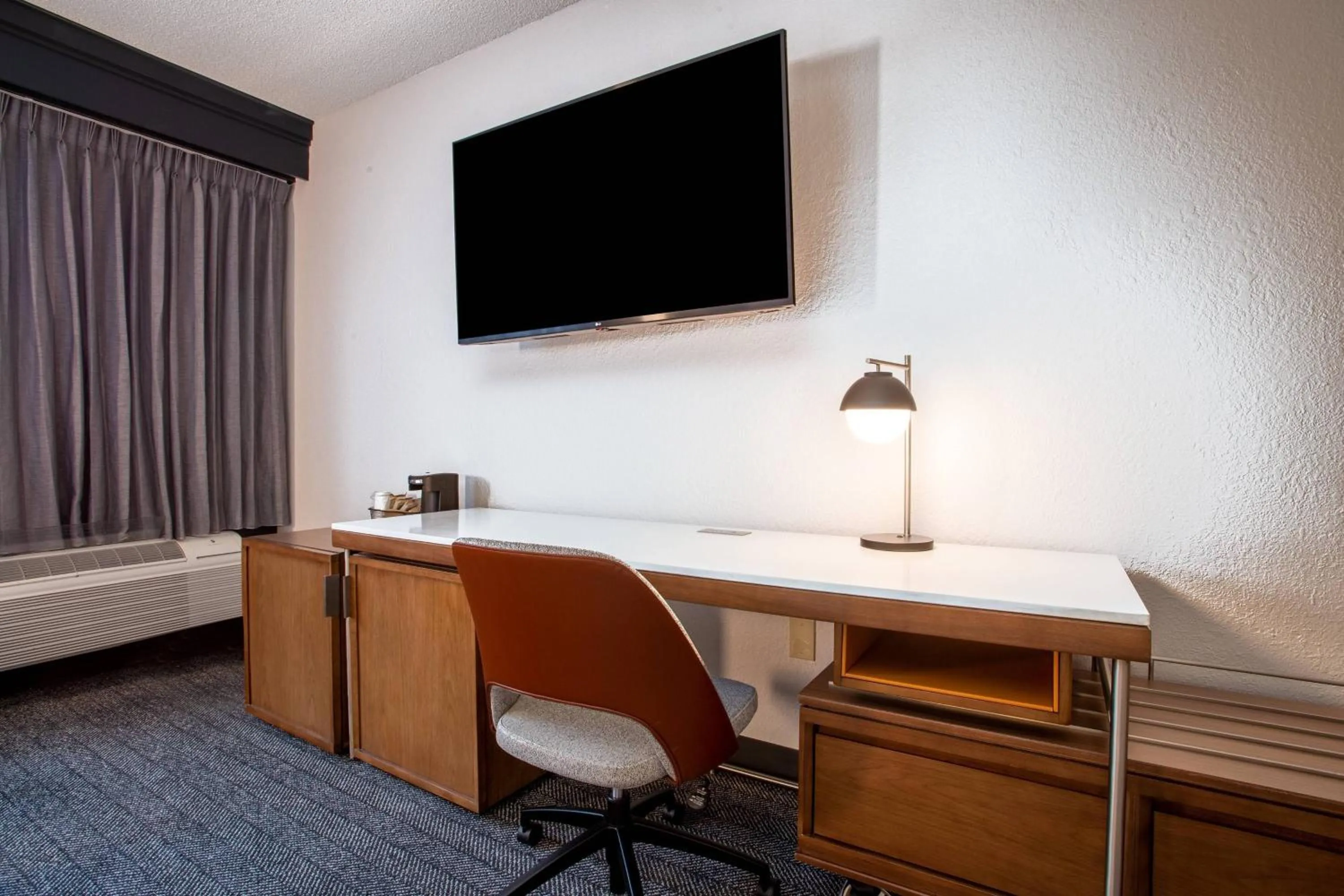 Photo of the whole room in Courtyard Orlando Altamonte Springs Maitland