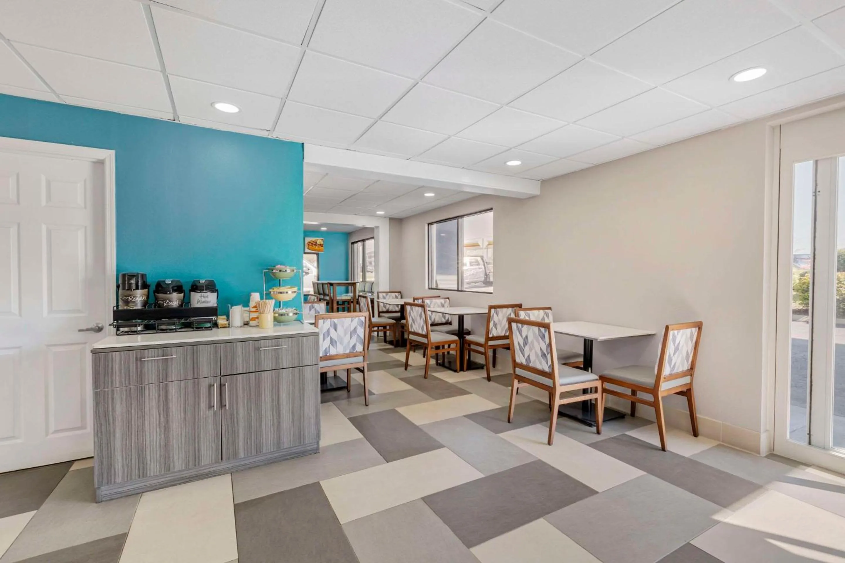 Breakfast in Quality Inn Newberry