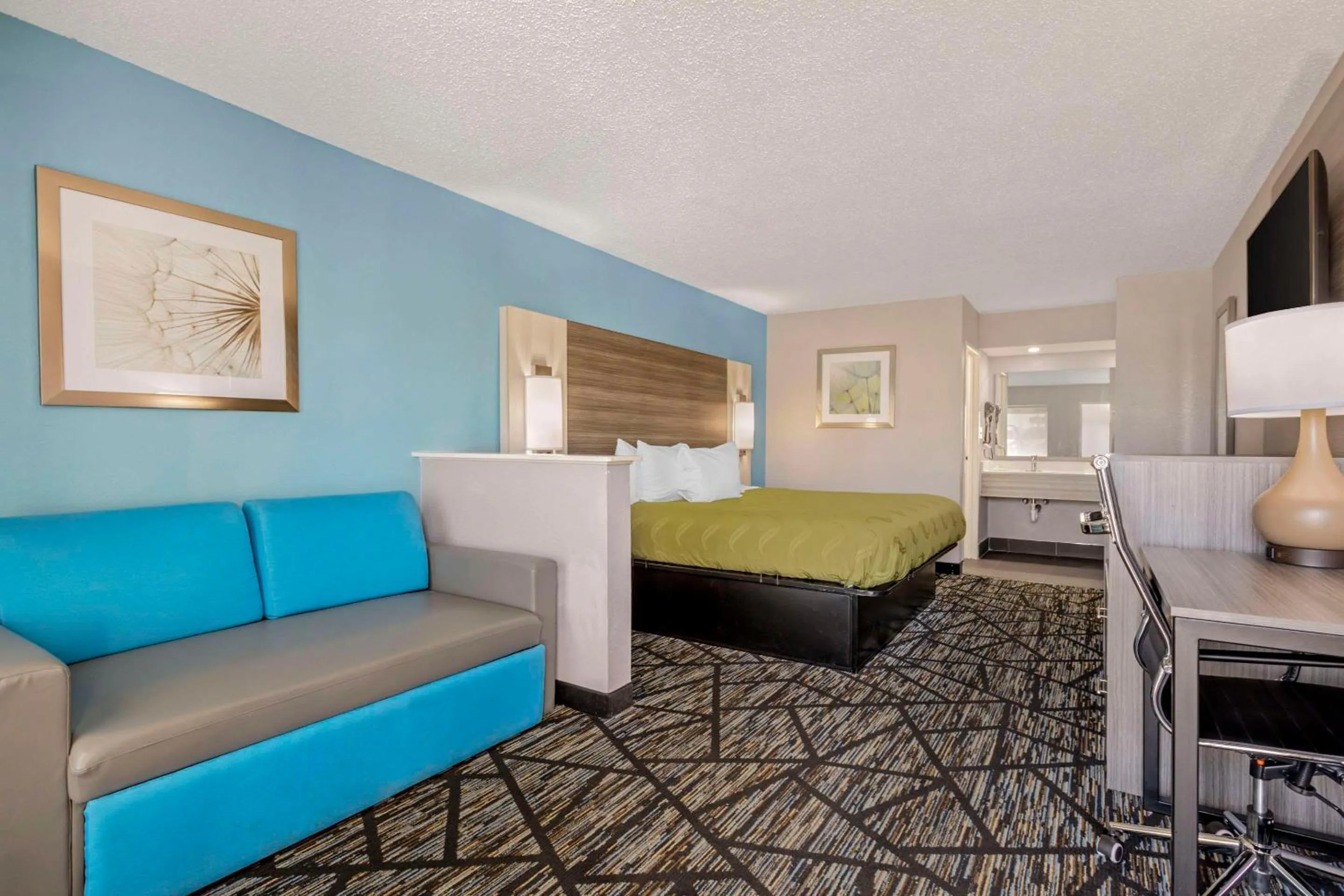 Bedroom, Bed in Quality Inn Newberry